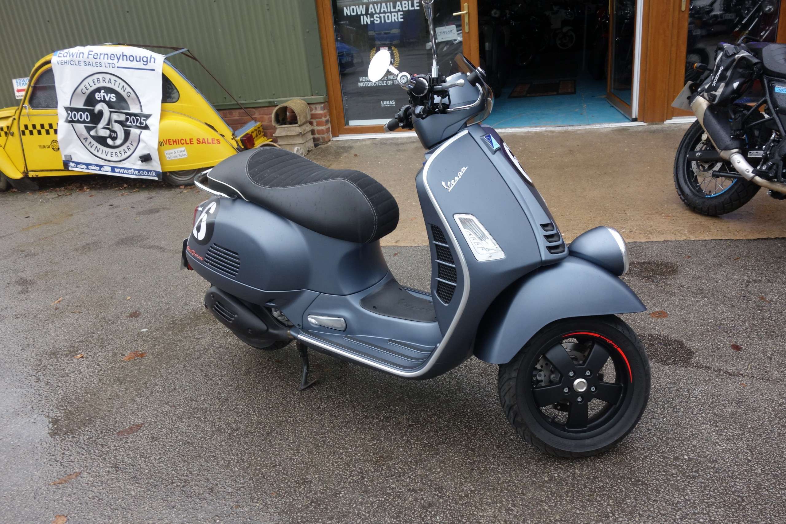 A 2021 PIAGGIO VESPA 300 Sei Giorni Scooter Petrol CVT Euro 5 (24 ps) A 2021 PIAGGIO VESPA 300 Sei Giorni Scooter Petrol CVT Euro 5 (24 ps)