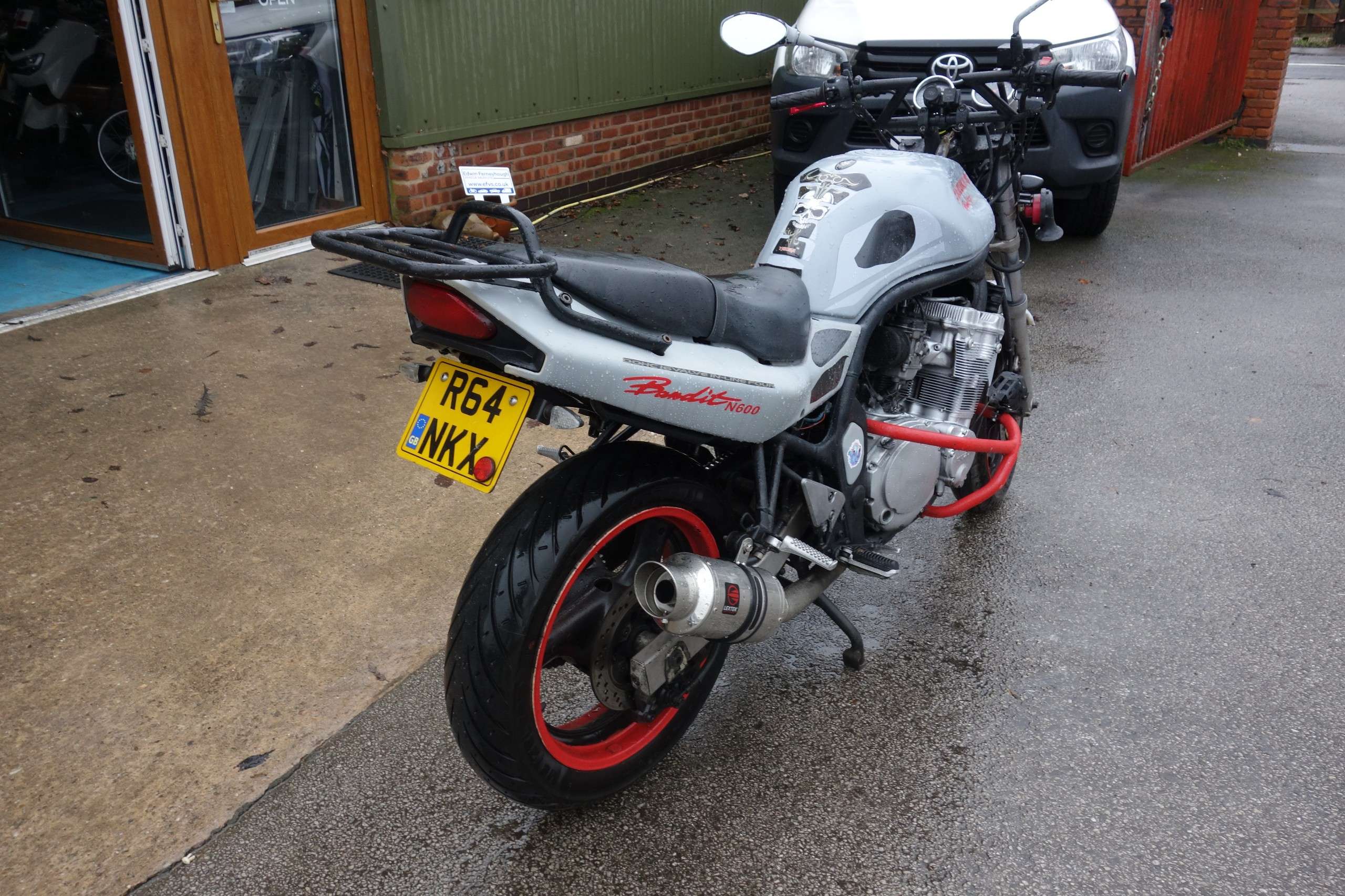 A 1997 SUZUKI GSF BANDIT 600 A 1997 SUZUKI GSF BANDIT 600