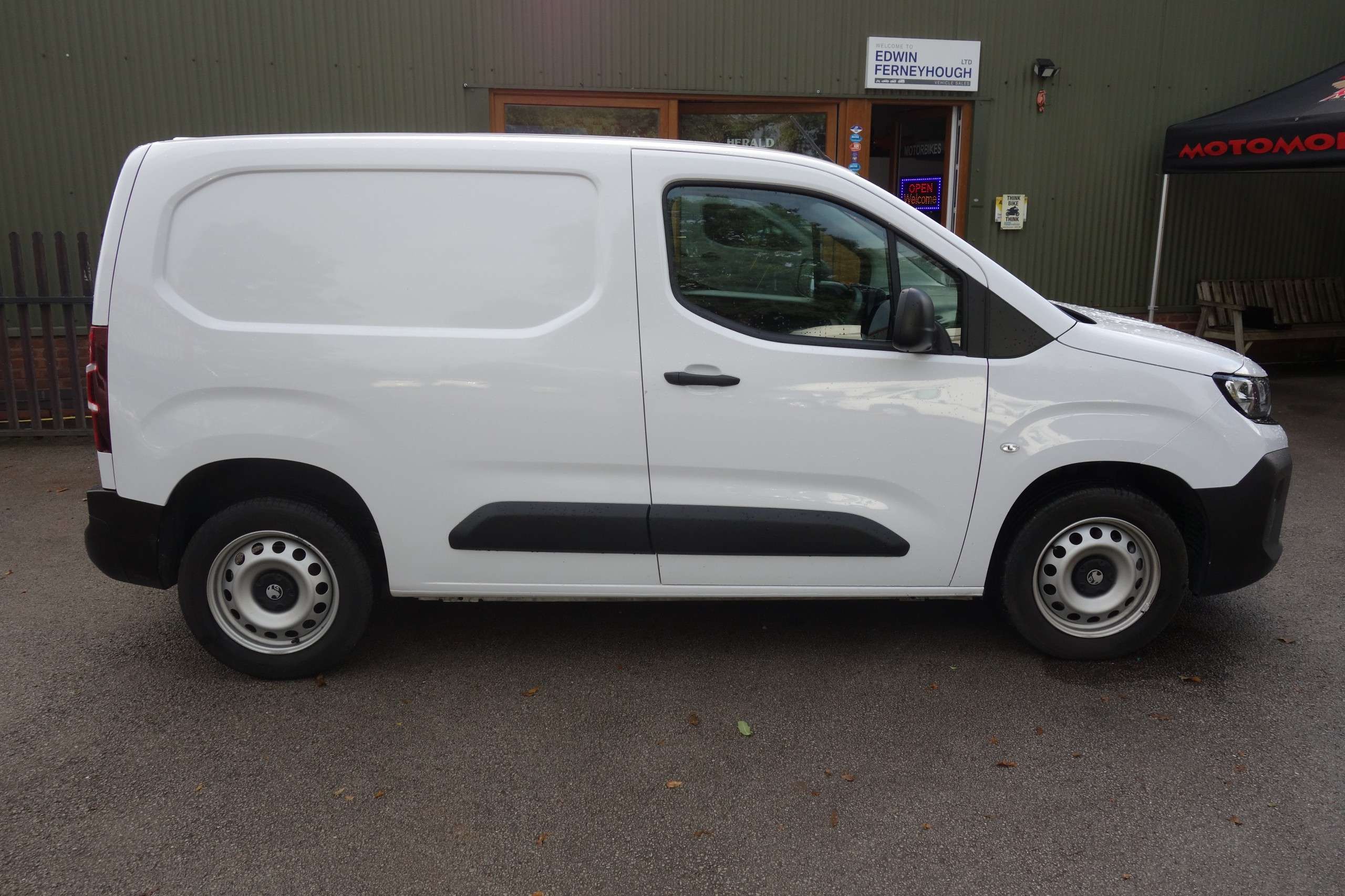 A 2024 VAUXHALL COMBO 1.5 Turbo D 2300 Prime Panel Van 5dr Diesel Manual SWB Euro 6 (s/s) (100 ps) A 2024 VAUXHALL COMBO 1.5 Turbo D 2300 Prime Panel Van 5dr Diesel Manual SWB Euro 6 (s/s) (100 ps)
