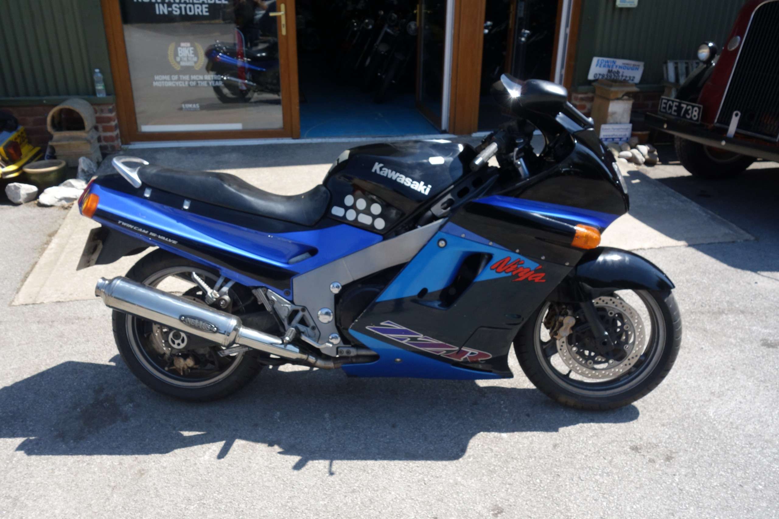 A 1997 KAWASAKI ZZR 1100 Ninja A 1997 KAWASAKI ZZR 1100 Ninja