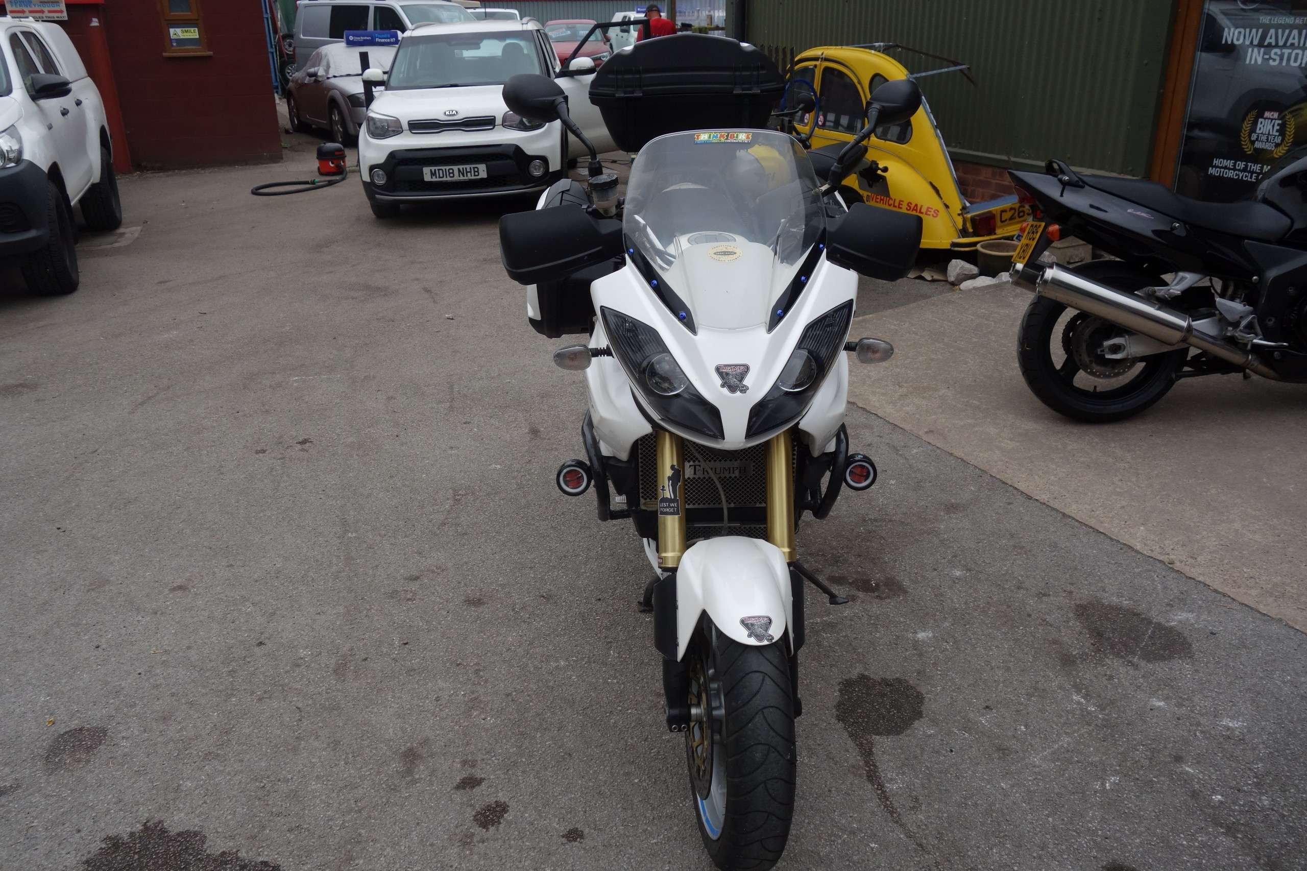 2011 TRIUMPH TIGER 2011 TRIUMPH TIGER