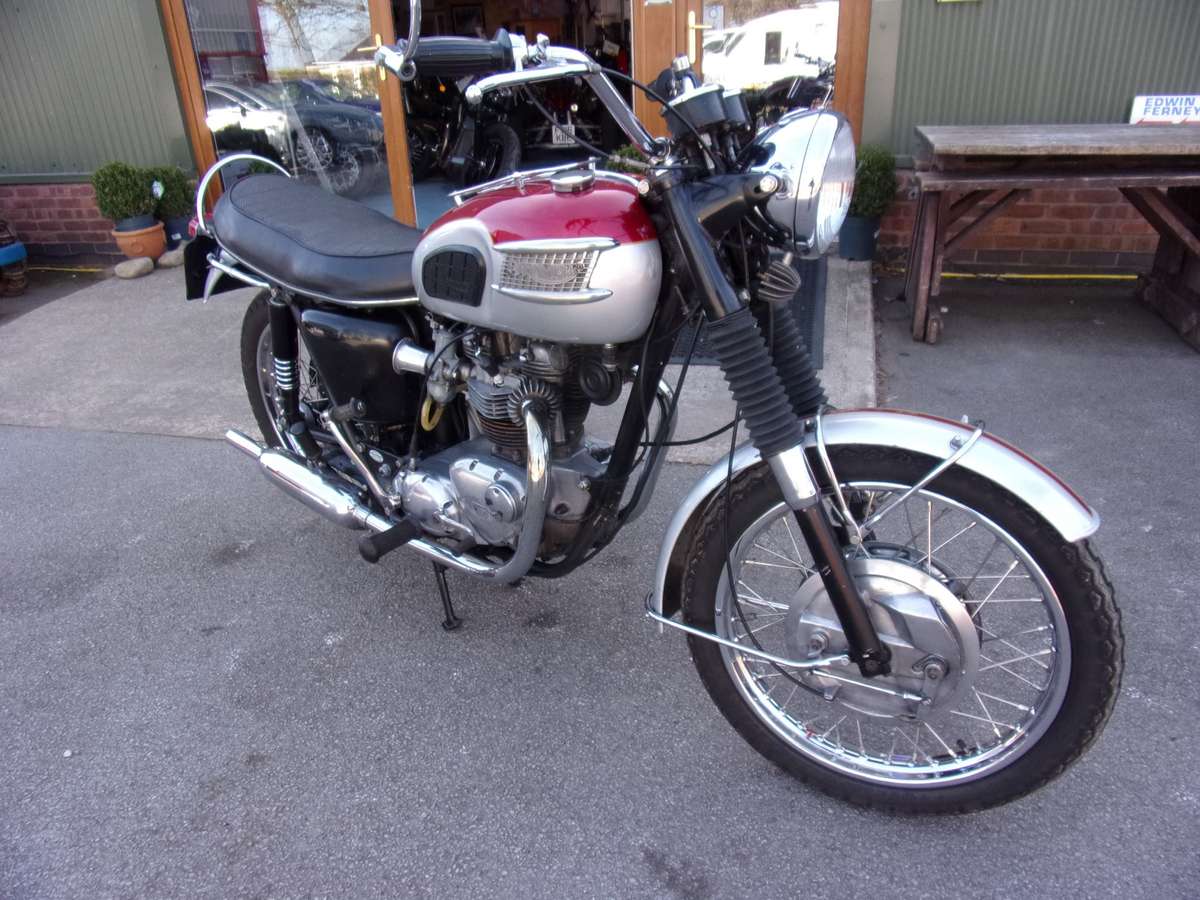 Check out this Triumph Tr6 1968 Petrol Manual