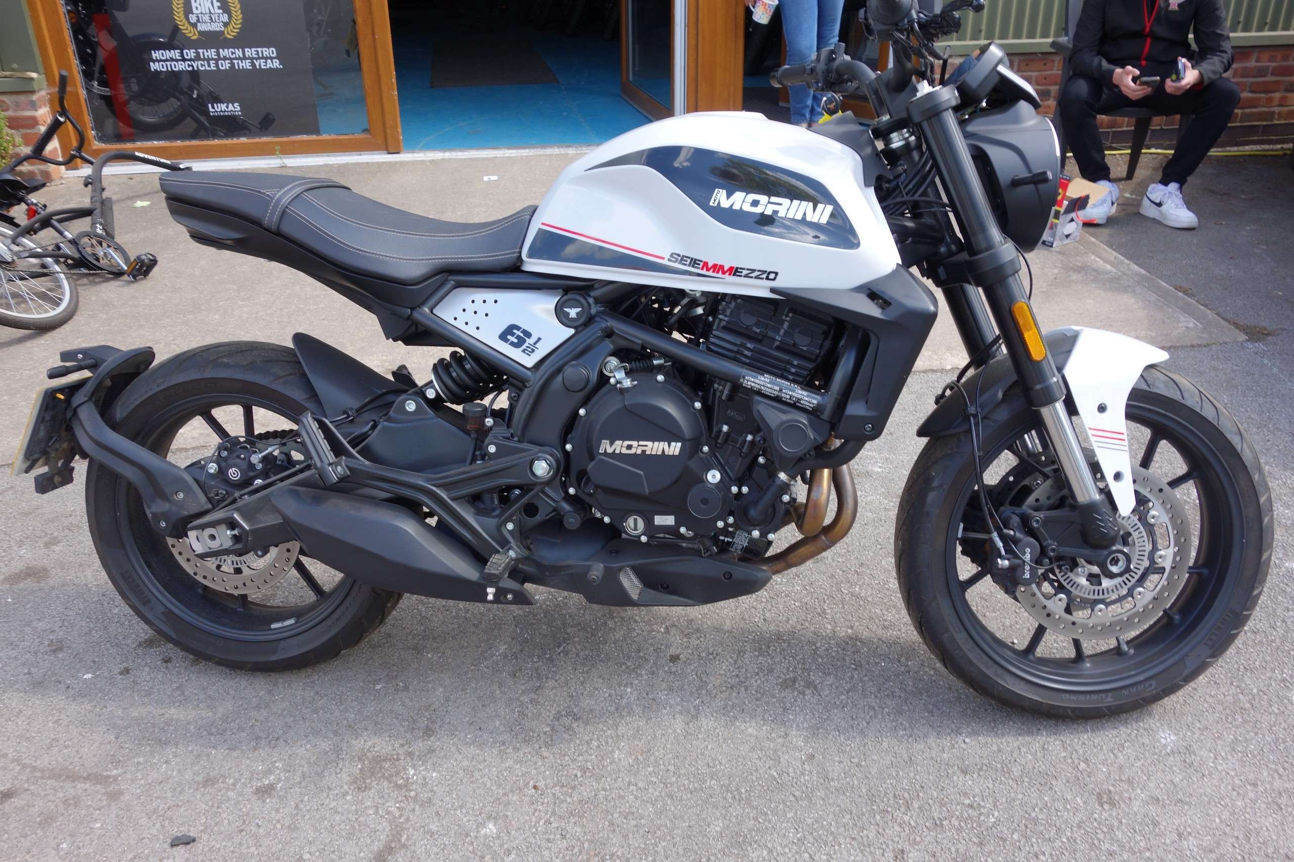 A 2022 MOTO MORINI SEIEMEZZO STR 6 1/2 A 2022 MOTO MORINI SEIEMEZZO STR 6 1/2