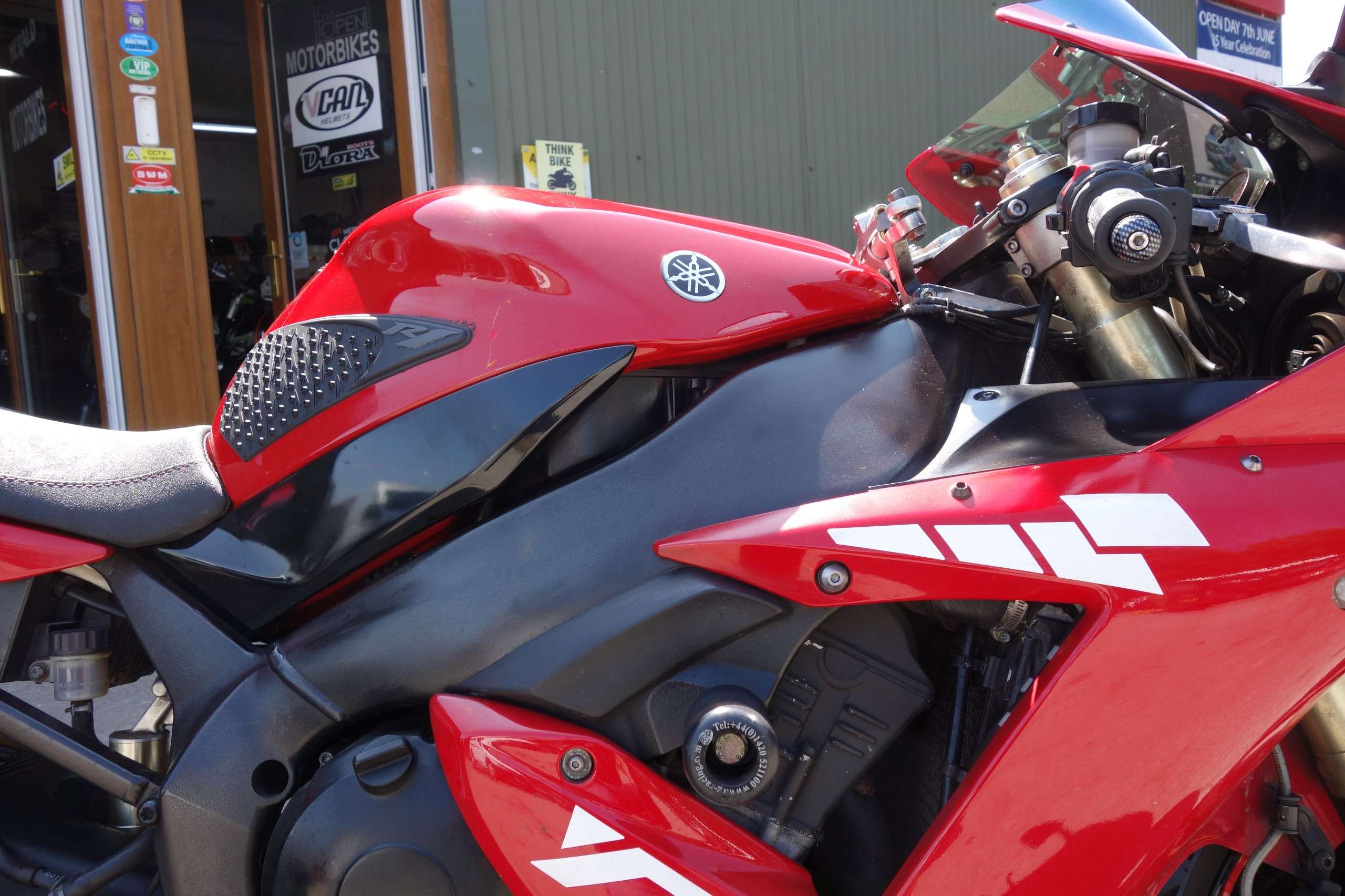 2002 YAMAHA YZF-R1 2002 YAMAHA YZF-R1