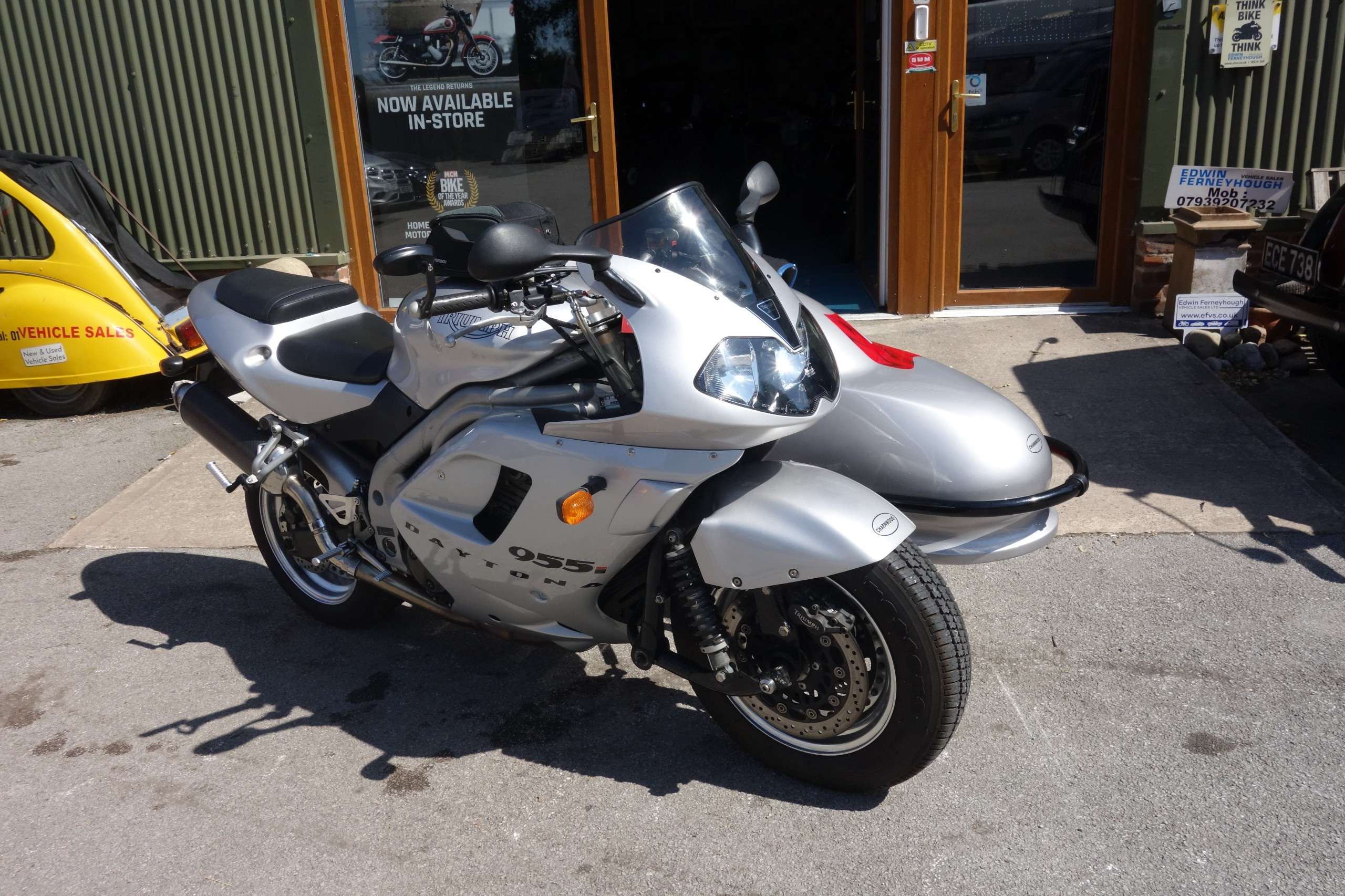 A 2003 TRIUMPH DAYTONA SIDECAR A 2003 TRIUMPH DAYTONA SIDECAR