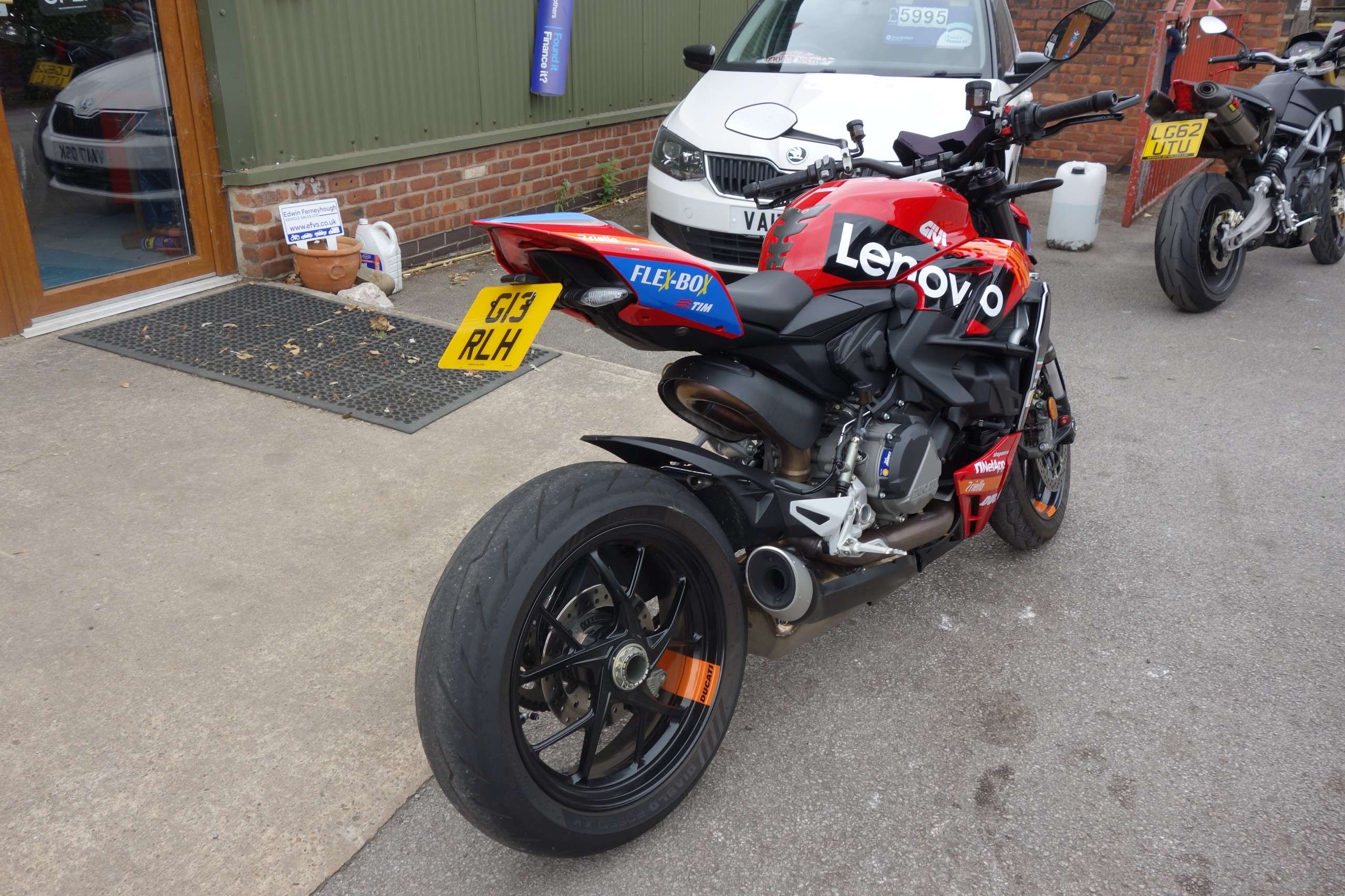 null DUCATI STREETFIGHTER null DUCATI STREETFIGHTER