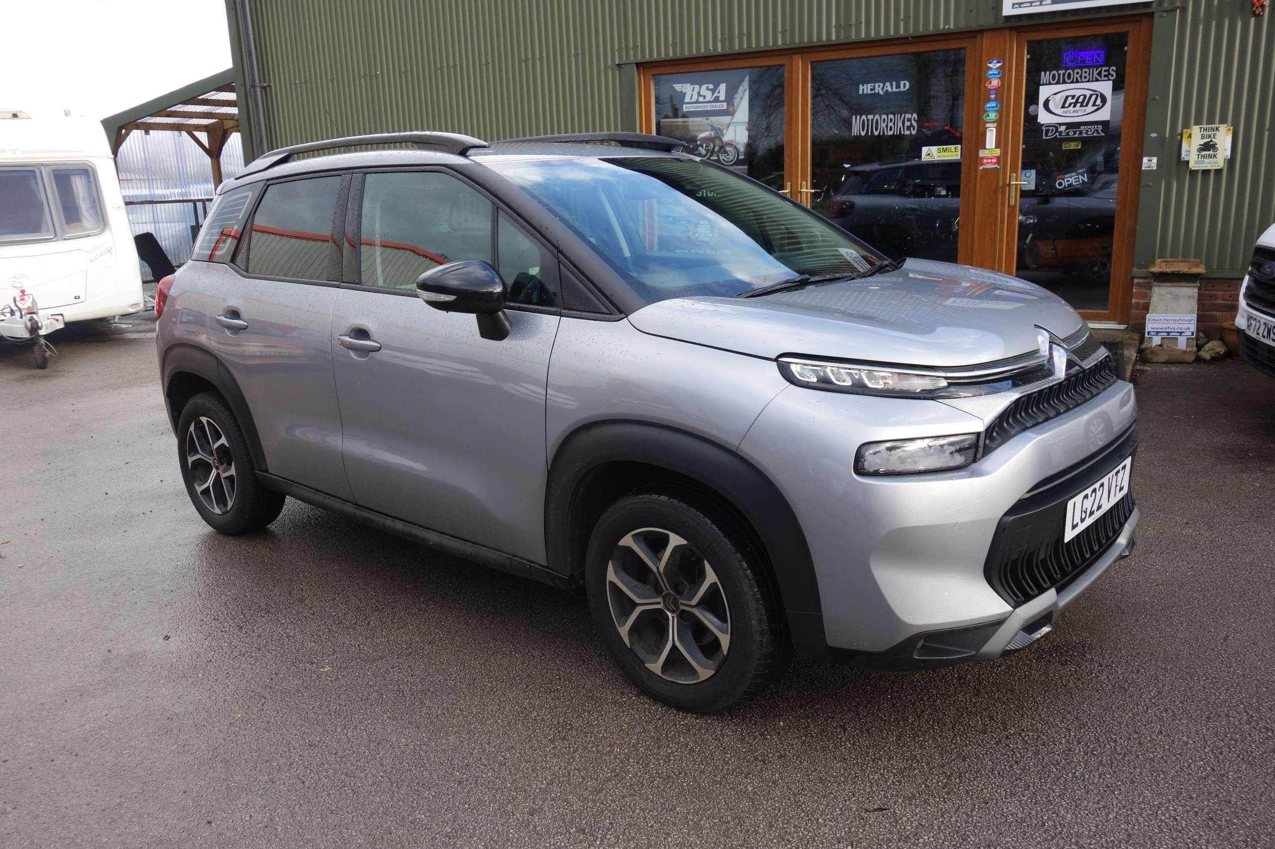 A 2022 CITROEN C3 AIRCROSS 1.2 PureTech Shine SUV 5dr Petrol EAT6 Euro 6 (s/s) (130 ps) A 2022 CITROEN C3 AIRCROSS 1.2 PureTech Shine SUV 5dr Petrol EAT6 Euro 6 (s/s) (130 ps)