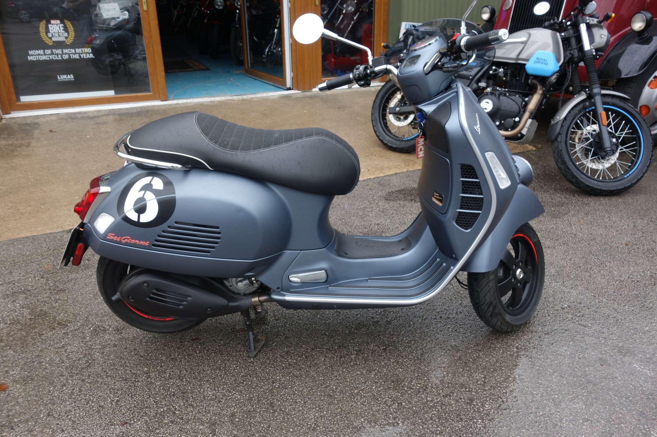 A 2021 PIAGGIO VESPA 300 Sei Giorni Scooter Petrol CVT Euro 5 (24 ps) A 2021 PIAGGIO VESPA 300 Sei Giorni Scooter Petrol CVT Euro 5 (24 ps)