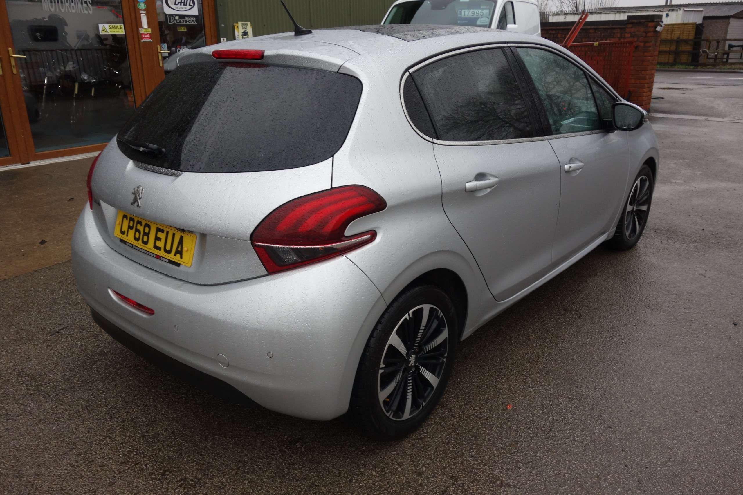 A 2018 PEUGEOT 208 1.2 PureTech Allure Premium Hatchback 5dr Petrol Manual Euro 6 (s/s) (82 ps) A 2018 PEUGEOT 208 1.2 PureTech Allure Premium Hatchback 5dr Petrol Manual Euro 6 (s/s) (82 ps)