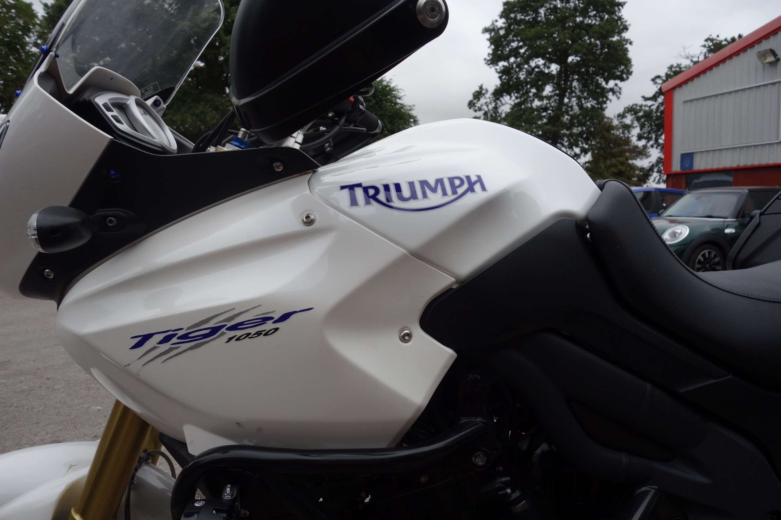 2011 TRIUMPH TIGER 2011 TRIUMPH TIGER
