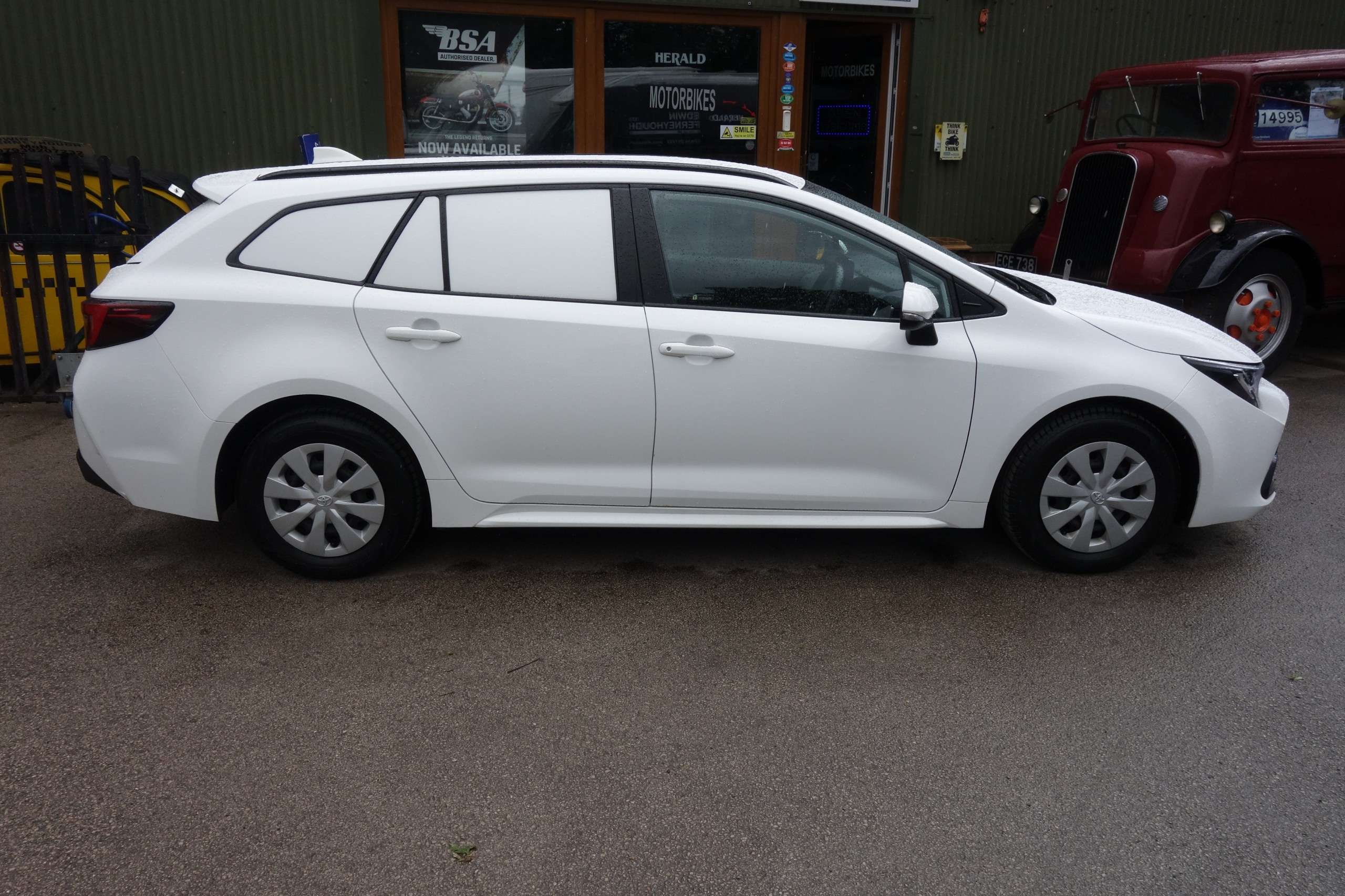 A 2023 TOYOTA COROLLA 1.8 VVT-h Car Derived Van 5dr Petrol Hybrid CVT Euro 6 (s/s) (140 ps) A 2023 TOYOTA COROLLA 1.8 VVT-h Car Derived Van 5dr Petrol Hybrid CVT Euro 6 (s/s) (140 ps)