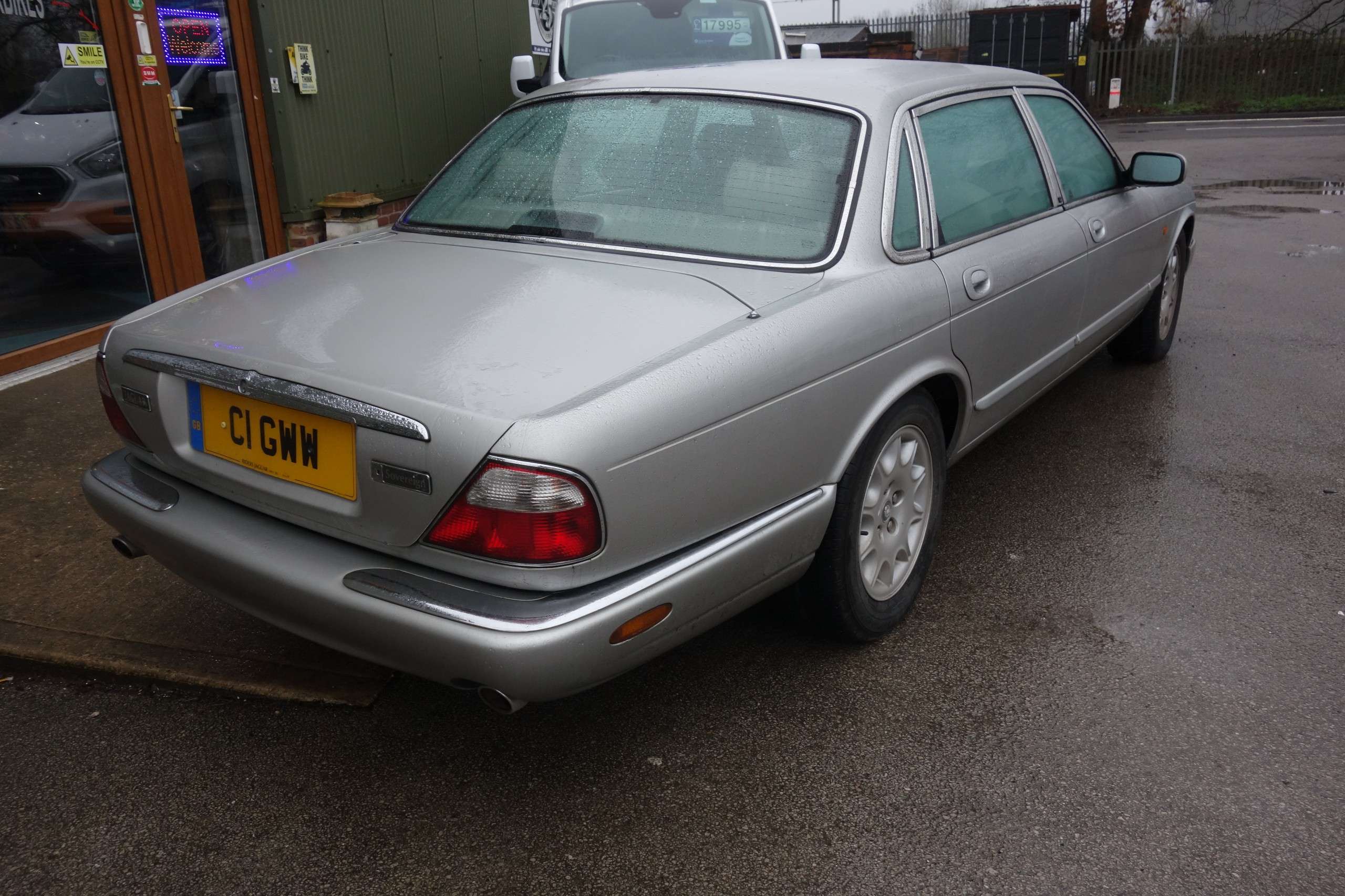 A 1998 JAGUAR XJ SOVEREIGN LWB A 1998 JAGUAR XJ SOVEREIGN LWB