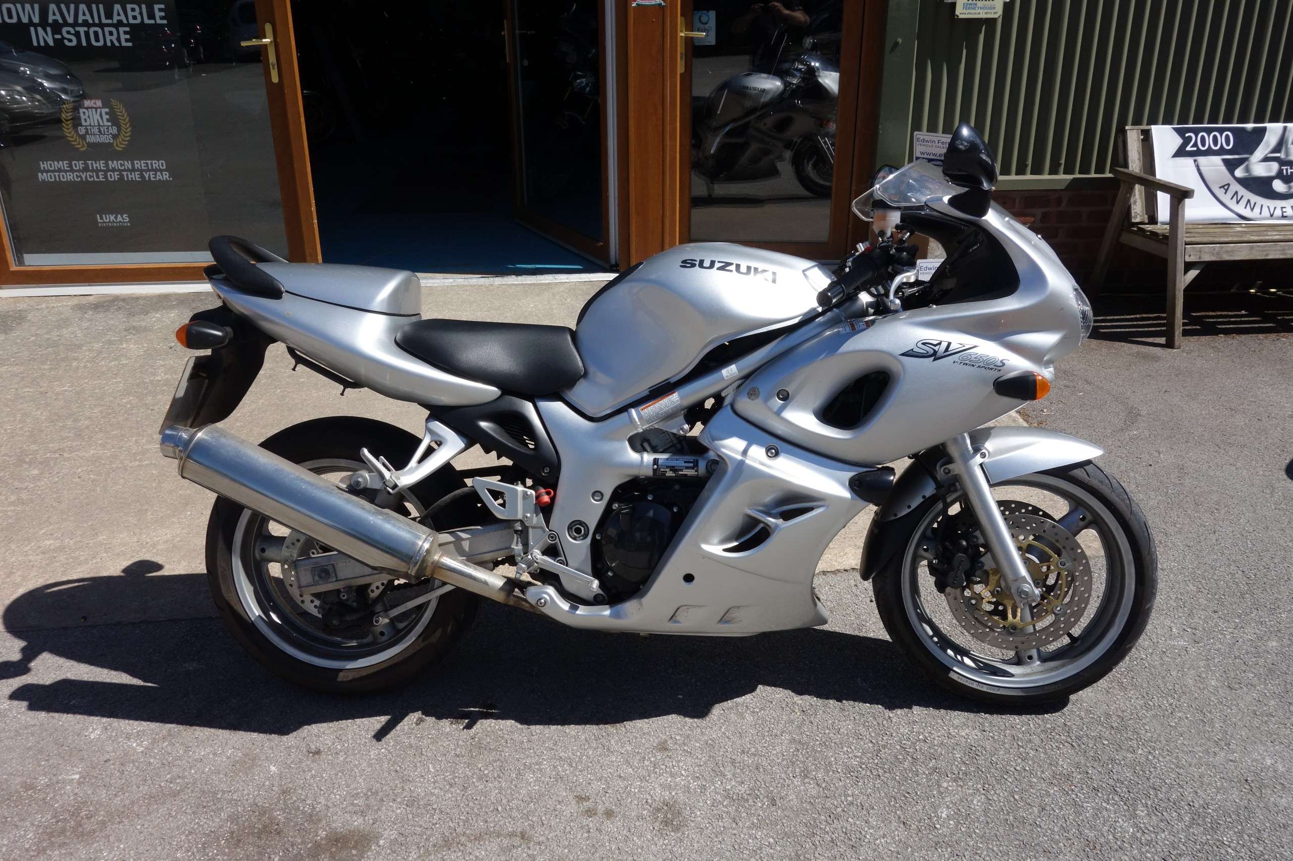 A 2002 SUZUKI SV 650 S K A 2002 SUZUKI SV 650 S K
