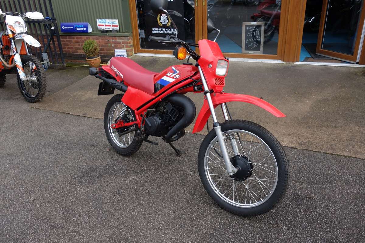 Check out this Honda Mt 1986 Petrol Manual