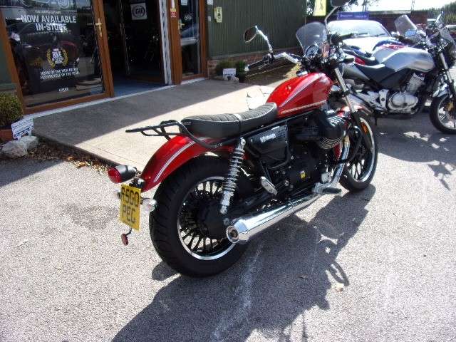 A 2016 MOTO GUZZI V9 V9 ROAMER A 2016 MOTO GUZZI V9 V9 ROAMER