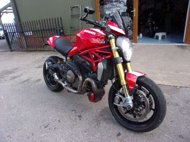Check out this Ducati Monster 2015 Petrol Manual