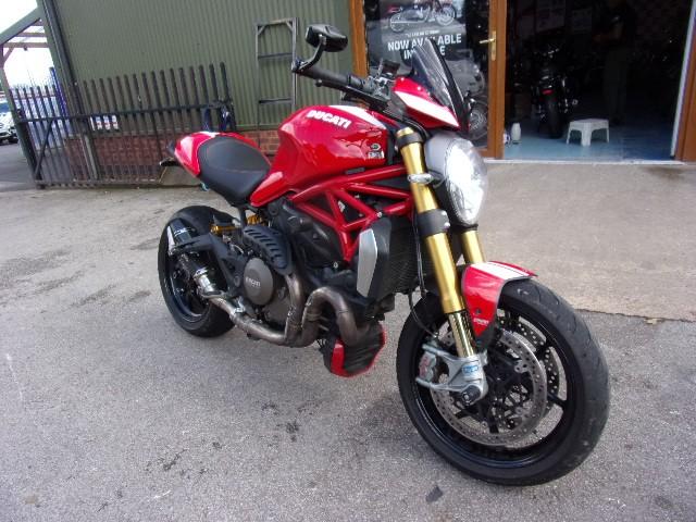 Check out this Ducati Monster 2015 Petrol Manual