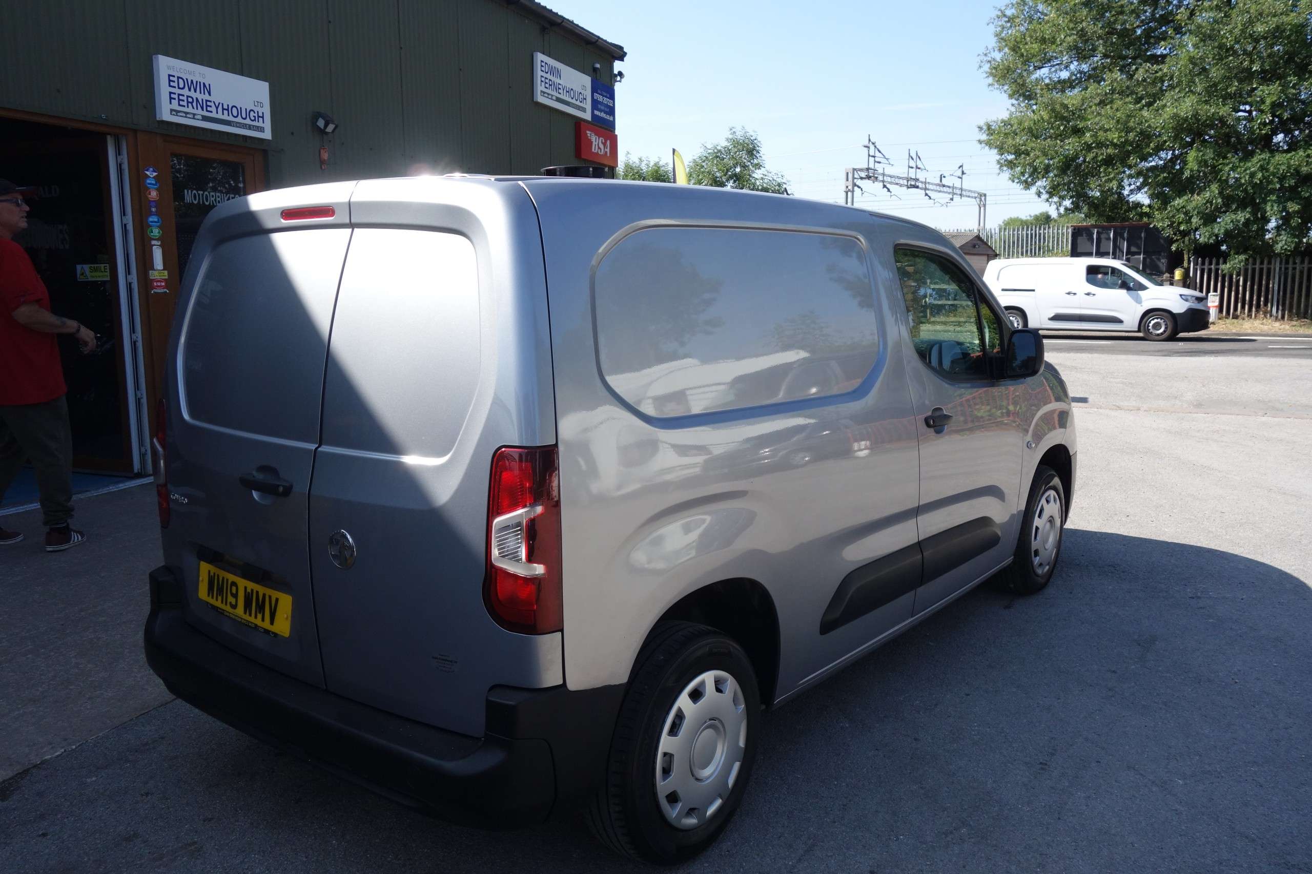 A 2019 VAUXHALL COMBO 1.6 Turbo D 2000 Edition Panel Van 4dr Diesel Manual L1 H1 Euro 6 (s/s) (100 ps) A 2019 VAUXHALL COMBO 1.6 Turbo D 2000 Edition Panel Van 4dr Diesel Manual L1 H1 Euro 6 (s/s) (100 ps)