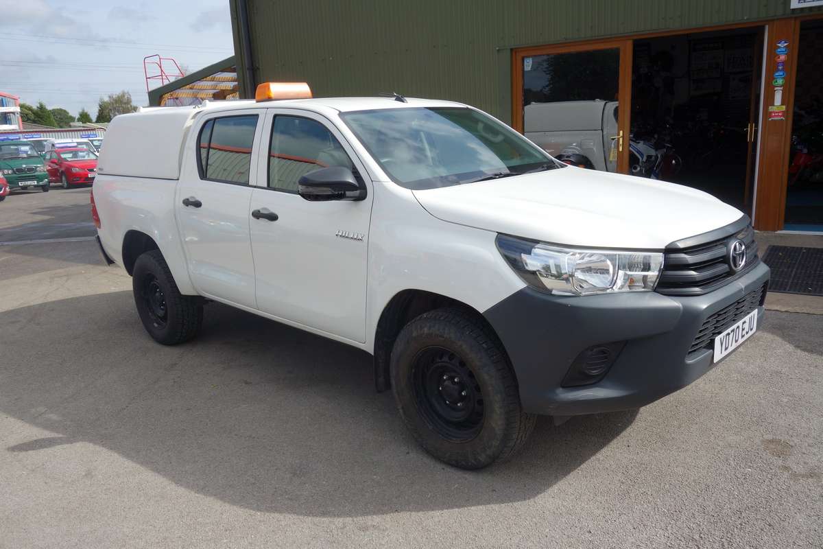 Check out this Toyota Hilux 2020 Diesel Manual