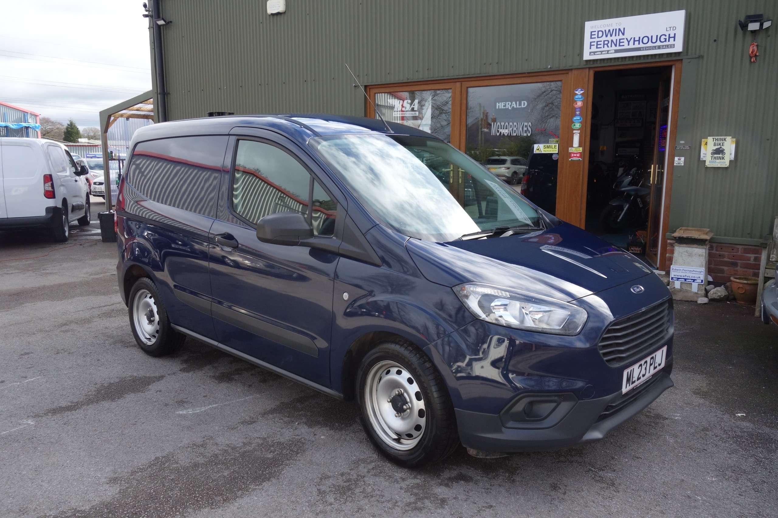 A 2023 FORD TRANSIT COURIER 1.0 EcoBoost Leader Panel Van 5dr Petrol Manual L1 Euro 6 (s/s) (100 ps) A 2023 FORD TRANSIT COURIER 1.0 EcoBoost Leader Panel Van 5dr Petrol Manual L1 Euro 6 (s/s) (100 ps)