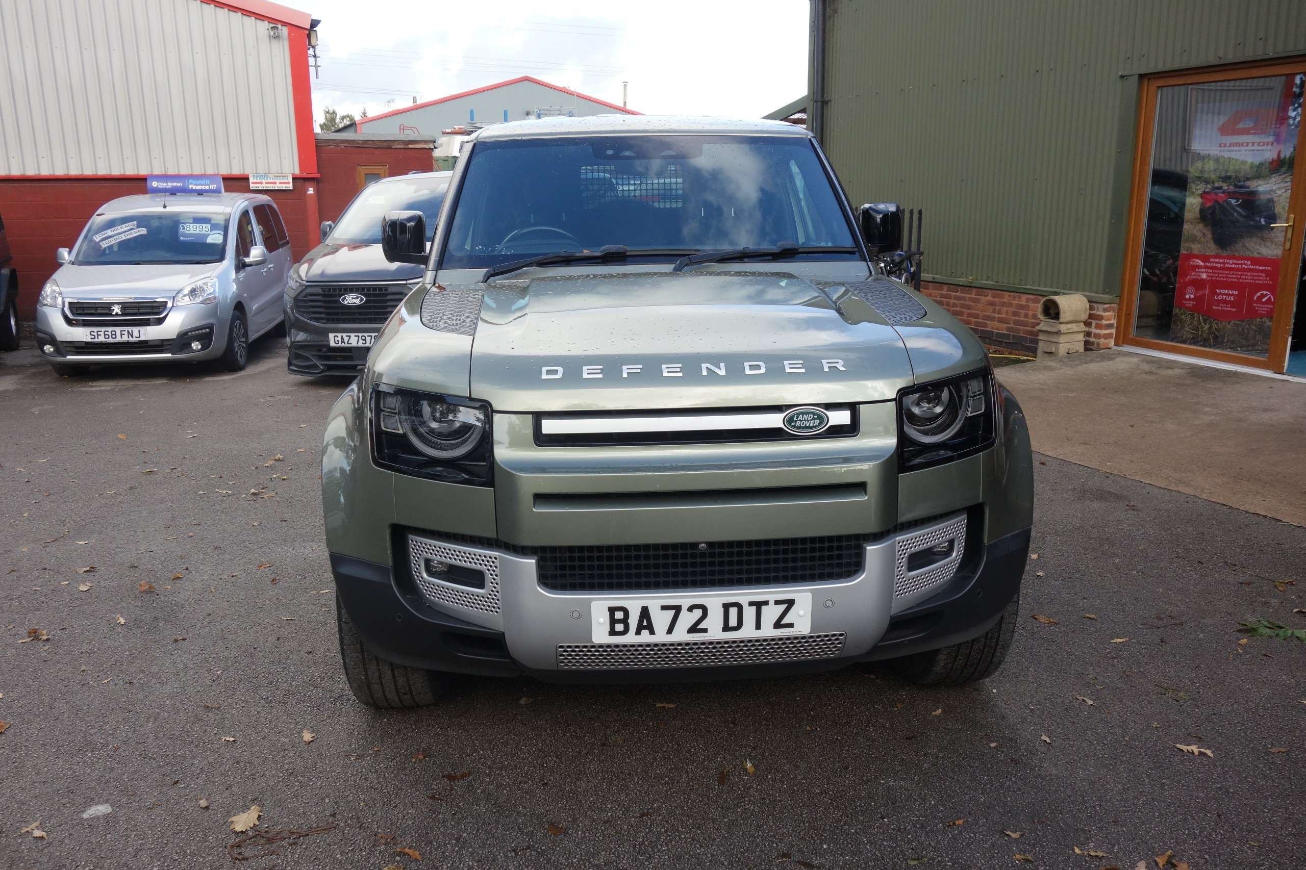 A 2022 LAND ROVER DEFENDER 90 3.0 D250 MHEV SE Hard Top SUV 3dr Diesel Auto 4WD SWB Euro 6 (s/s) (250 ps) A 2022 LAND ROVER DEFENDER 90 3.0 D250 MHEV SE Hard Top SUV 3dr Diesel Auto 4WD SWB Euro 6 (s/s) (250 ps)