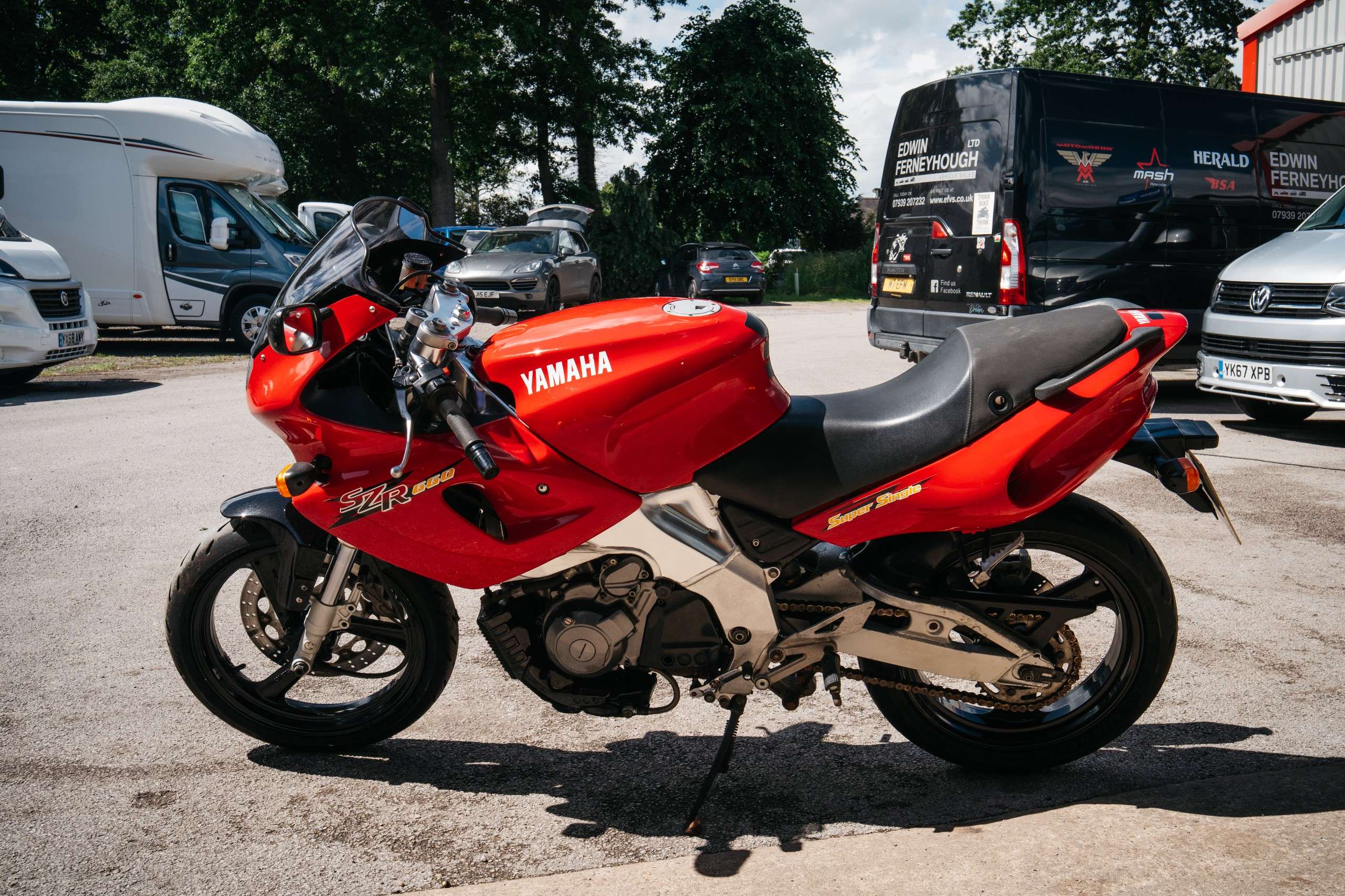A 1997 YAMAHA SZR 660 A 1997 YAMAHA SZR 660