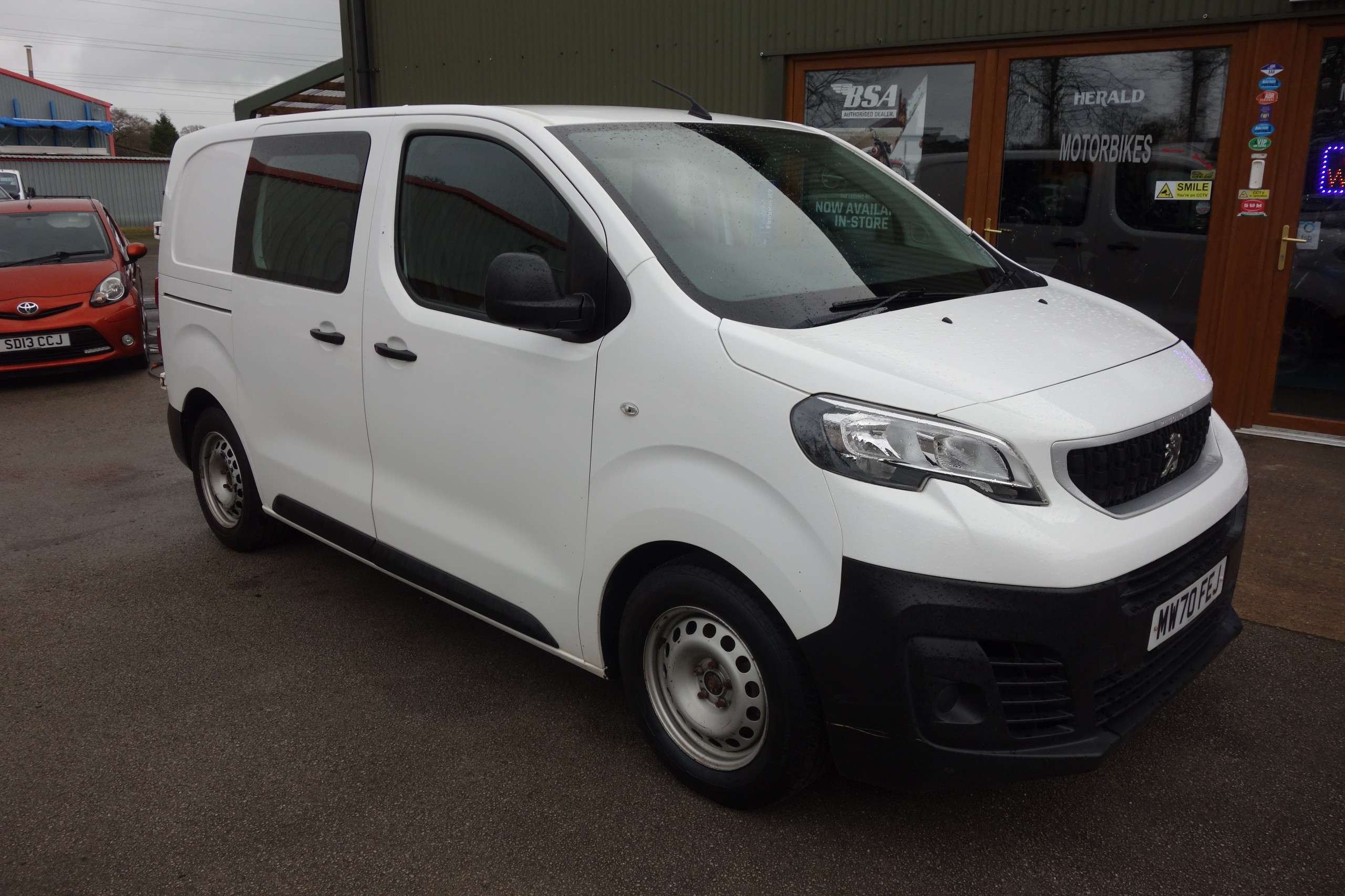 A 2021 PEUGEOT EXPERT 1.5 BlueHDi 1000 Professional Compact Panel Van 6dr Diesel Manual SWB Euro 6 (s/s) (100 bhp) A 2021 PEUGEOT EXPERT 1.5 BlueHDi 1000 Professional Compact Panel Van 6dr Diesel Manual SWB Euro 6 (s/s) (100 bhp)