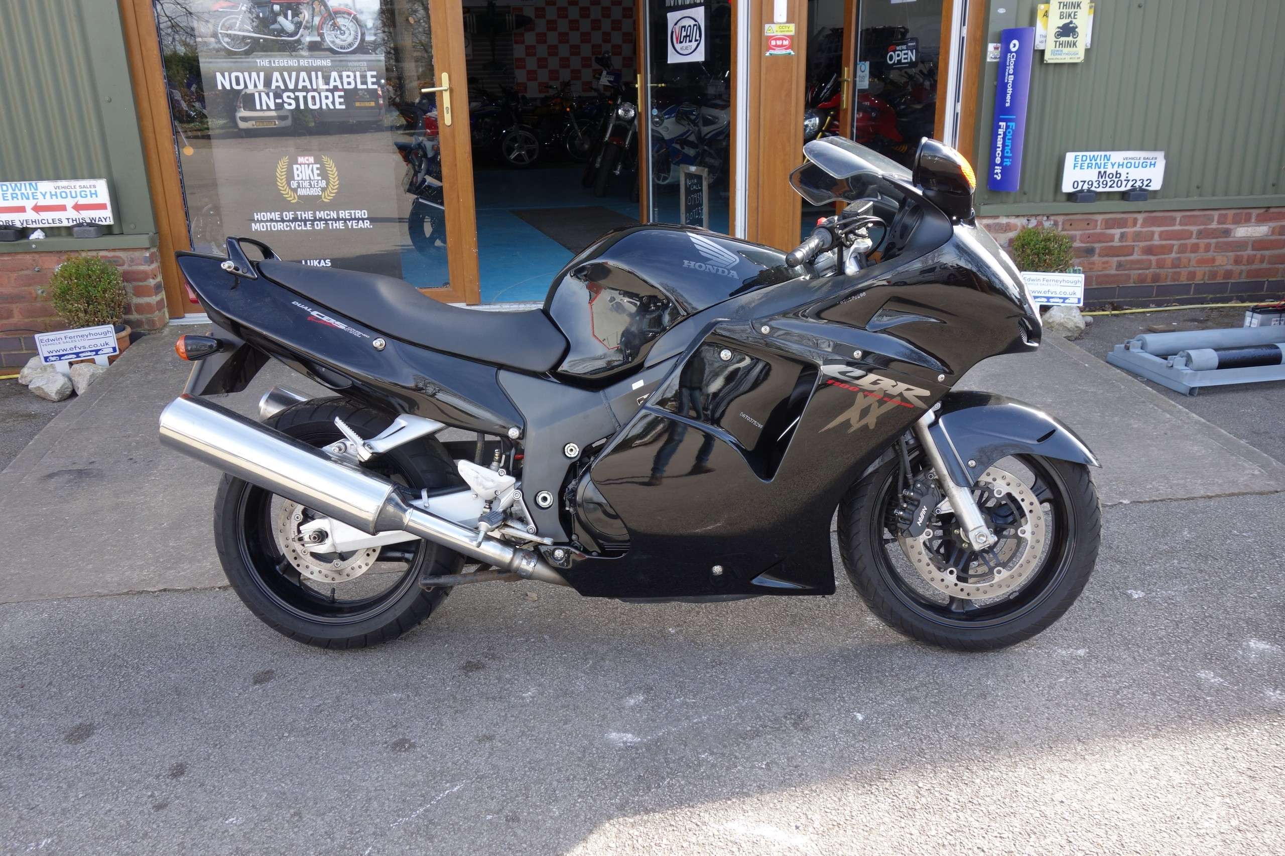 A 1999 HONDA CBR1100 BLACKBIRD Super Blackbird A 1999 HONDA CBR1100 BLACKBIRD Super Blackbird