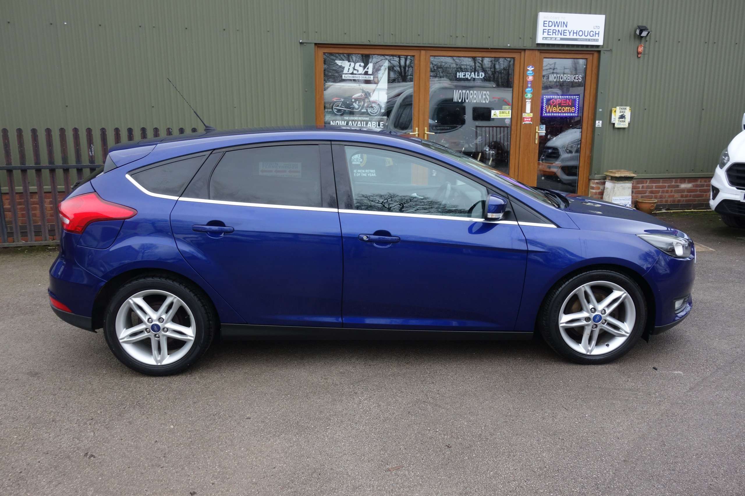 A 2015 FORD FOCUS 1.5 TDCi Zetec Hatchback 5dr Diesel Manual Euro 6 (s/s) (120 ps) A 2015 FORD FOCUS 1.5 TDCi Zetec Hatchback 5dr Diesel Manual Euro 6 (s/s) (120 ps)