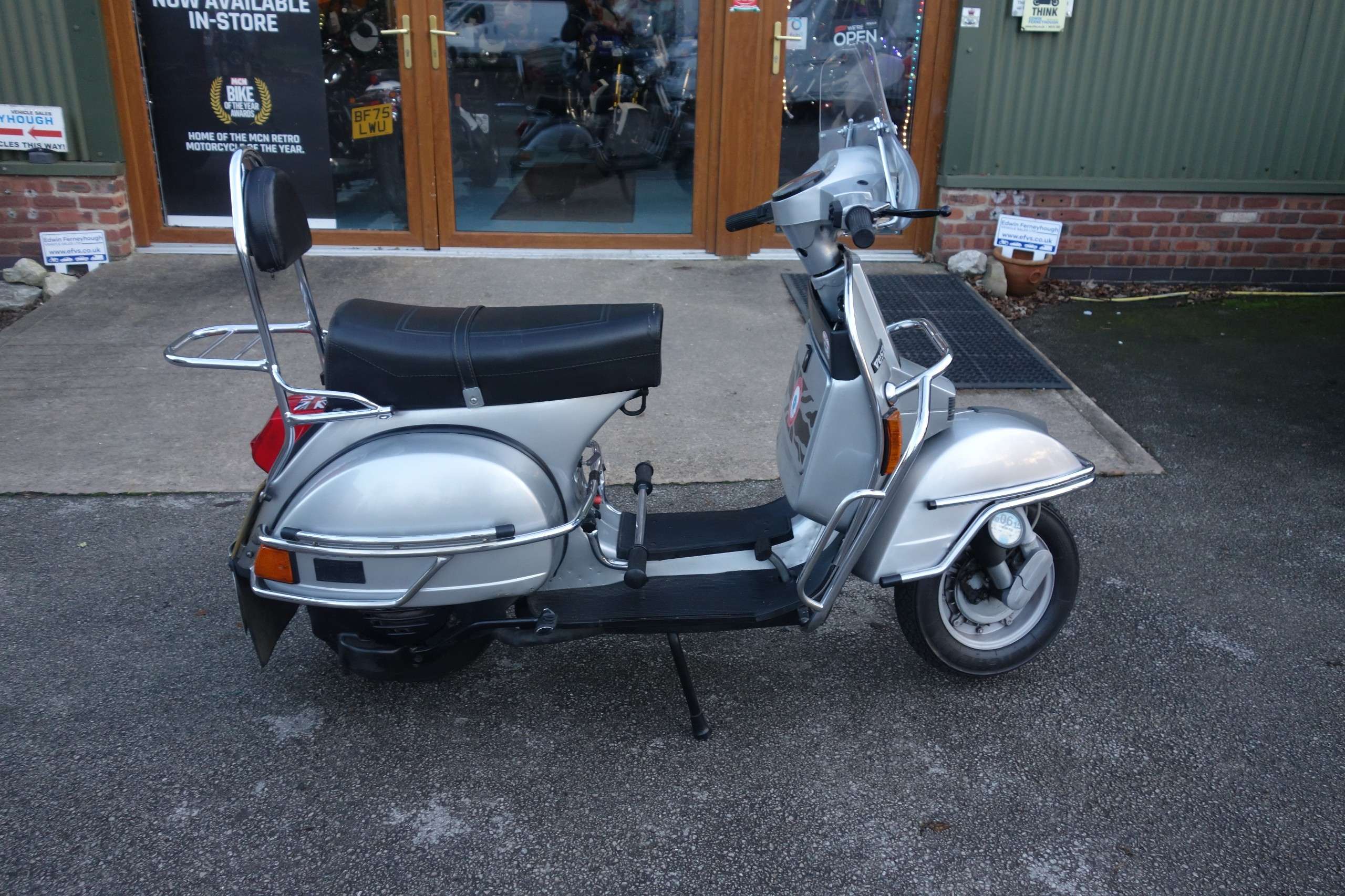 A 1999 PIAGGIO T5 125 PX A 1999 PIAGGIO T5 125 PX