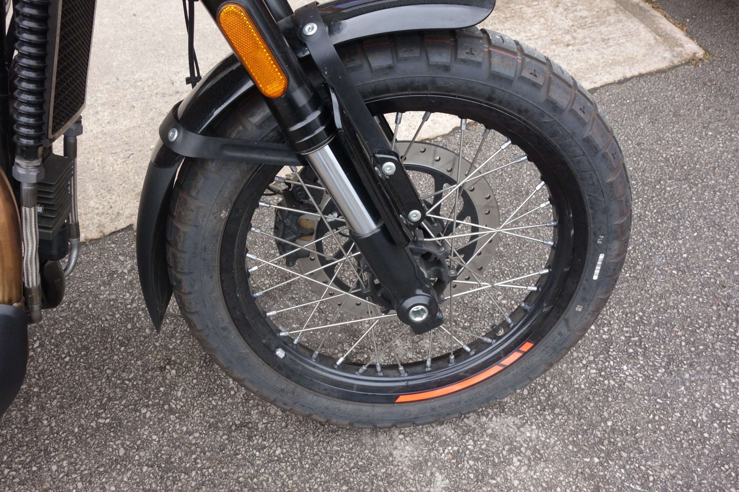 A 2025 ROYAL ENFIELD INTERCEPTOR 650 BEAR 650 Roadster/Retro Petrol Constant mesh Euro 5 (47 ps) A 2025 ROYAL ENFIELD INTERCEPTOR 650 BEAR 650 Roadster/Retro Petrol Constant mesh Euro 5 (47 ps)