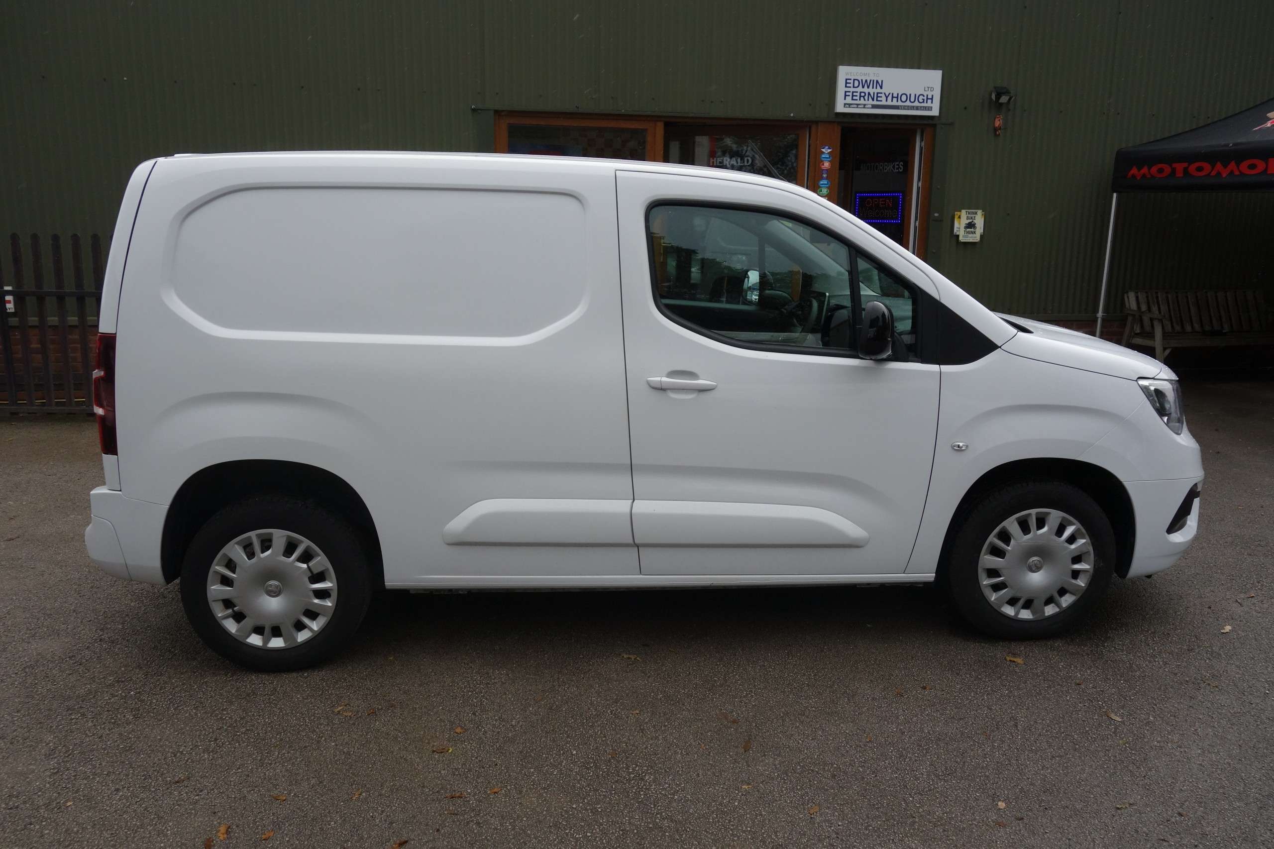 A 2023 VAUXHALL COMBO 1.5 Turbo D 2300 Pro Panel Van 5dr Diesel Manual L1 H1 Euro 6 (s/s) (100 ps) A 2023 VAUXHALL COMBO 1.5 Turbo D 2300 Pro Panel Van 5dr Diesel Manual L1 H1 Euro 6 (s/s) (100 ps)