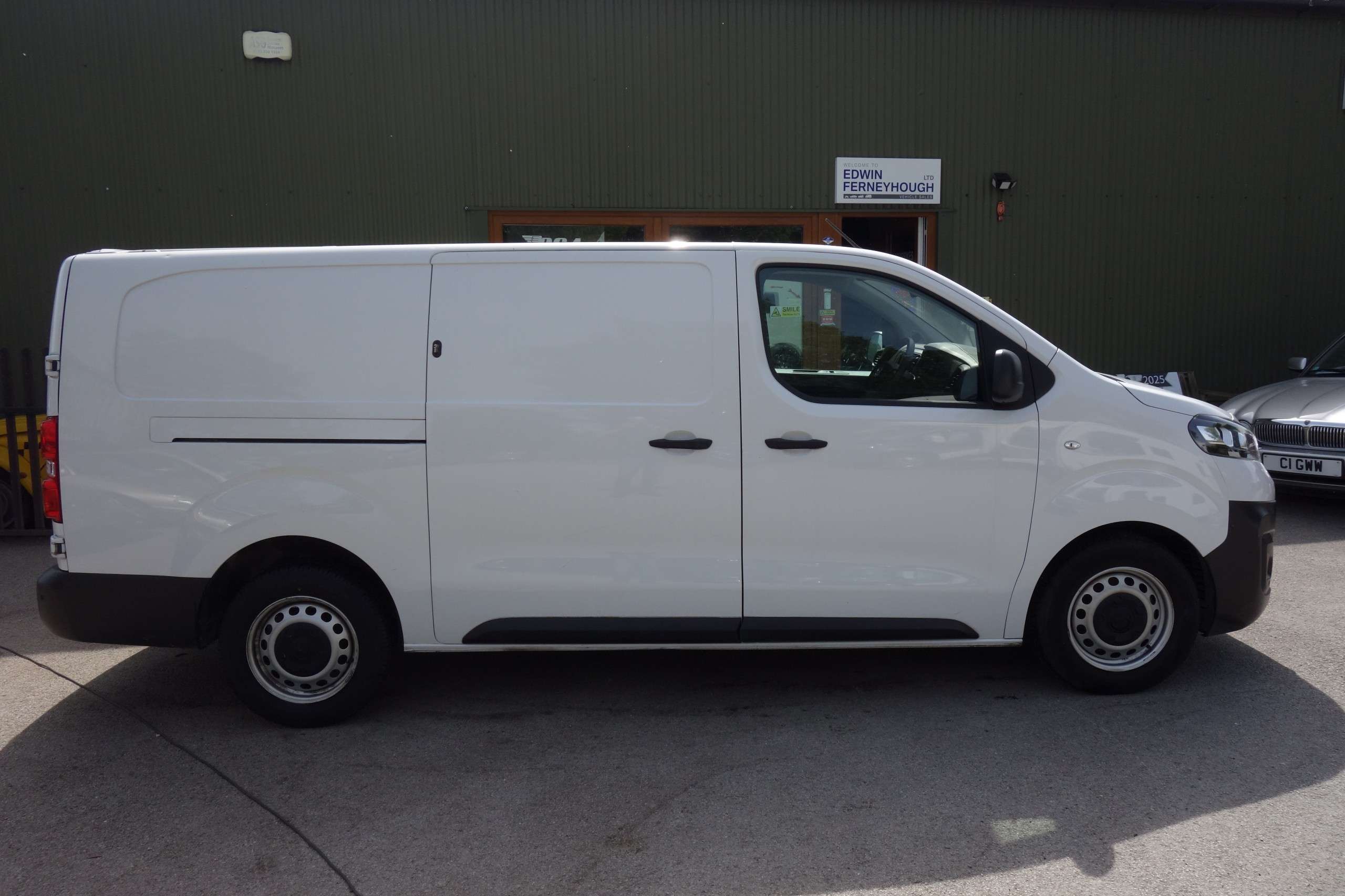 A 2022 VAUXHALL VIVARO 1.5 Turbo D 2900 Dynamic Panel Van 6dr Diesel Manual L2 H1 Euro 6 (s/s) (100 ps) A 2022 VAUXHALL VIVARO 1.5 Turbo D 2900 Dynamic Panel Van 6dr Diesel Manual L2 H1 Euro 6 (s/s) (100 ps)