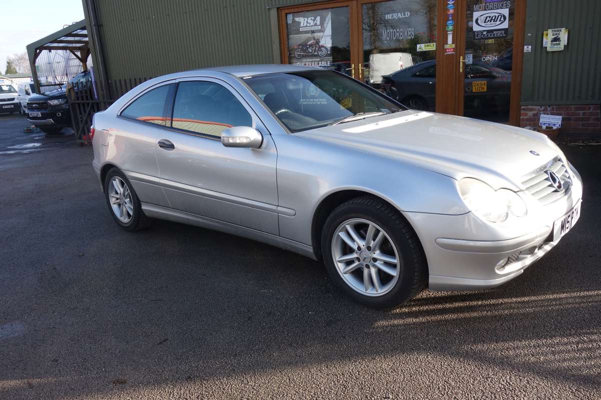 Check out this Mercedes-benz C Class 2002 Diesel Manual
