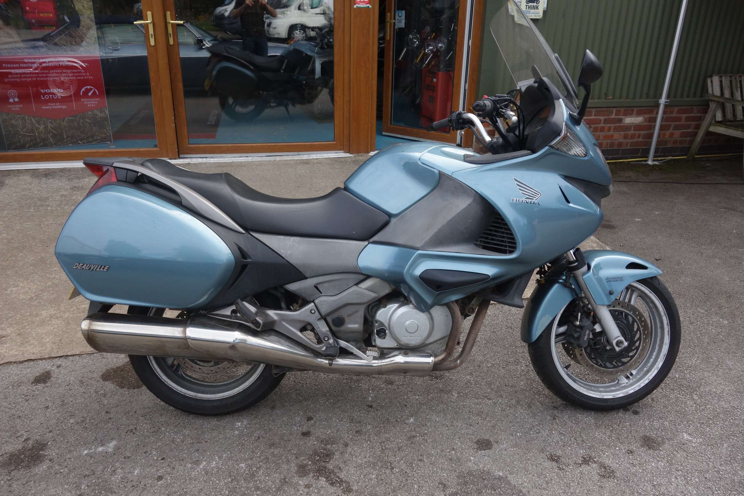 A 2006 HONDA NT Deauville 700 Tourer Petrol Manual Euro 3 (65 ps) A 2006 HONDA NT Deauville 700 Tourer Petrol Manual Euro 3 (65 ps)