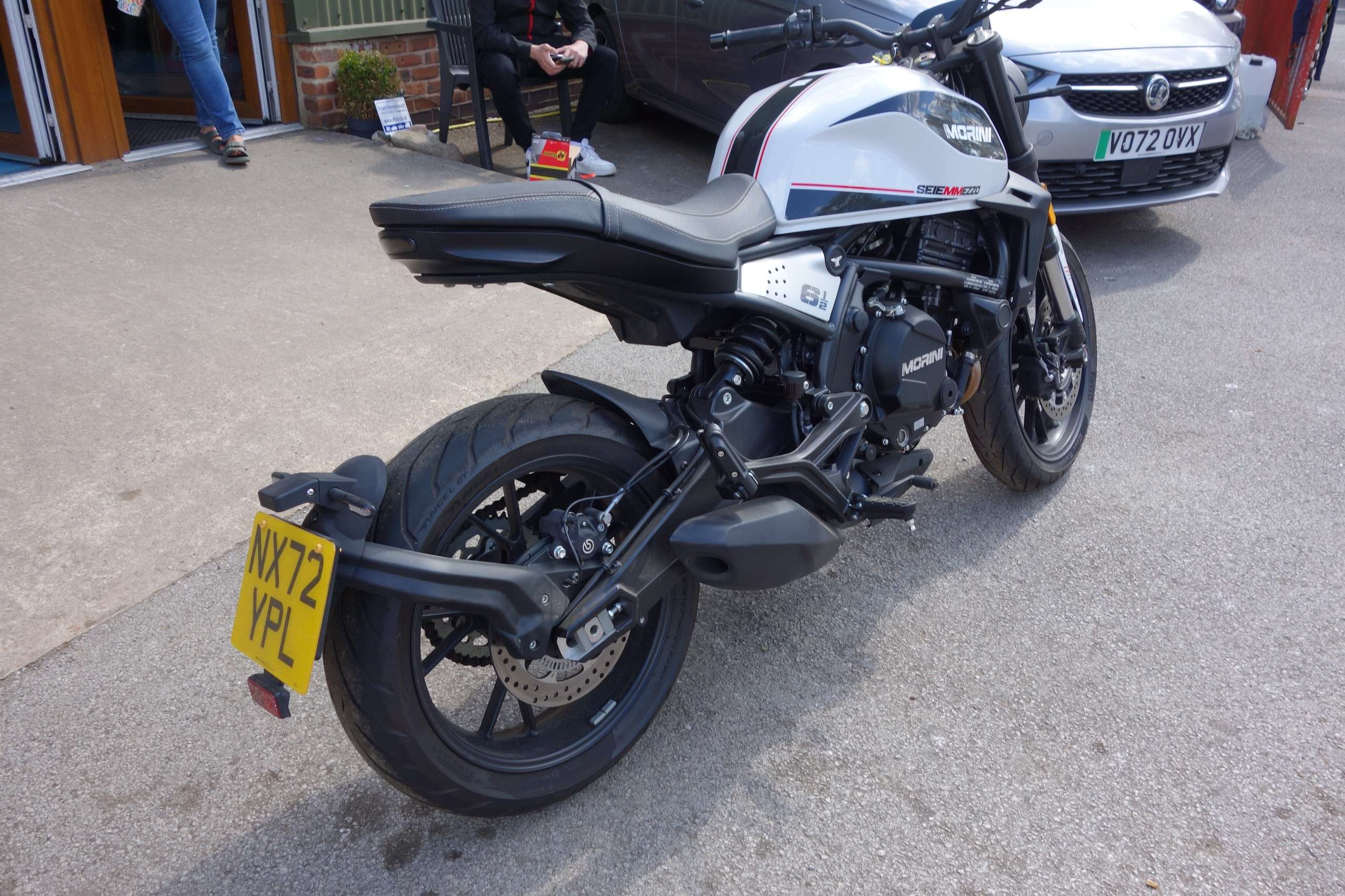 A 2022 MOTO MORINI SEIEMEZZO STR 6 1/2 A 2022 MOTO MORINI SEIEMEZZO STR 6 1/2