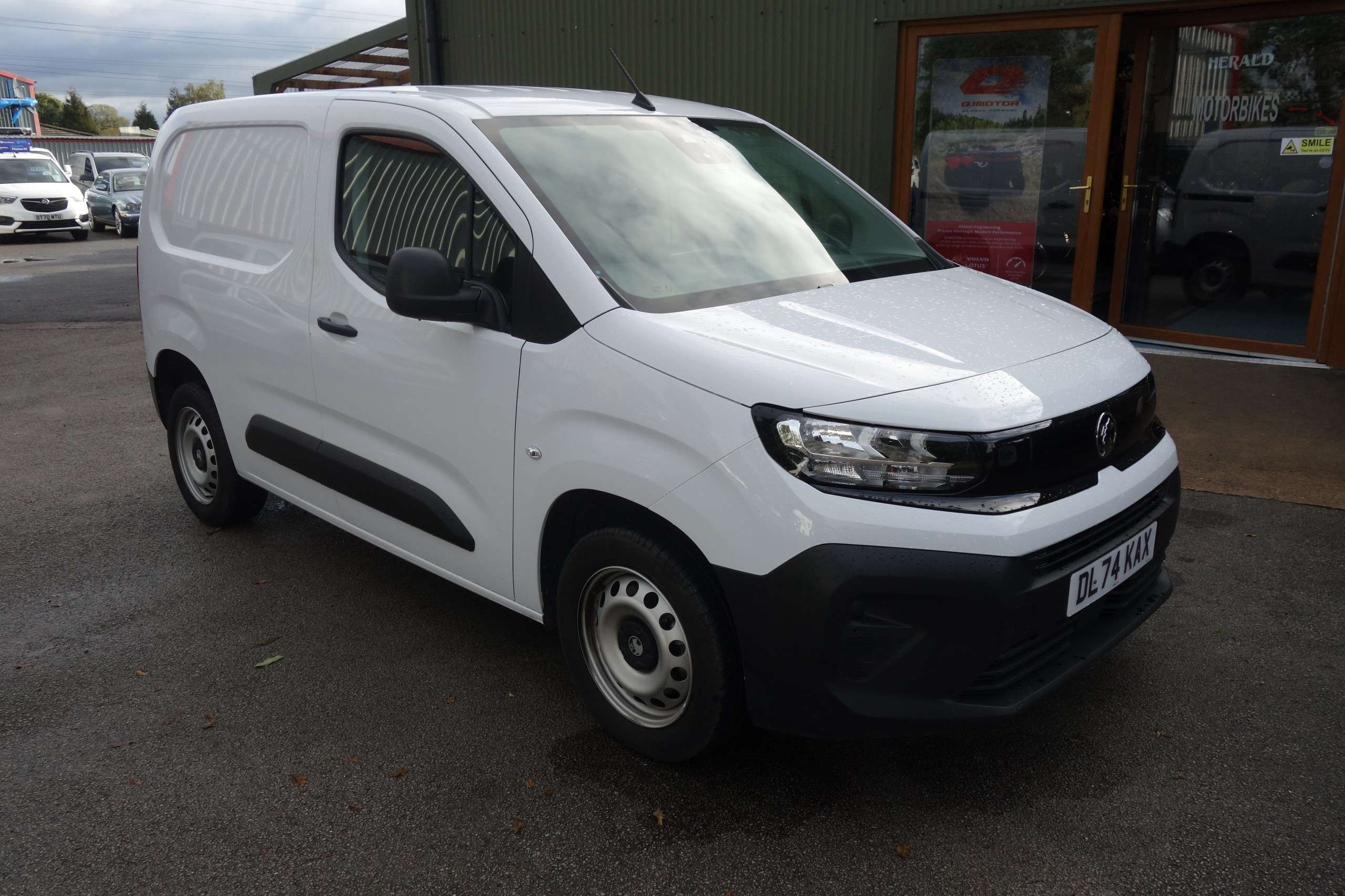A 2024 VAUXHALL COMBO 1.5 Turbo D 2300 Prime Panel Van 5dr Diesel Manual SWB Euro 6 (s/s) (100 ps) A 2024 VAUXHALL COMBO 1.5 Turbo D 2300 Prime Panel Van 5dr Diesel Manual SWB Euro 6 (s/s) (100 ps)