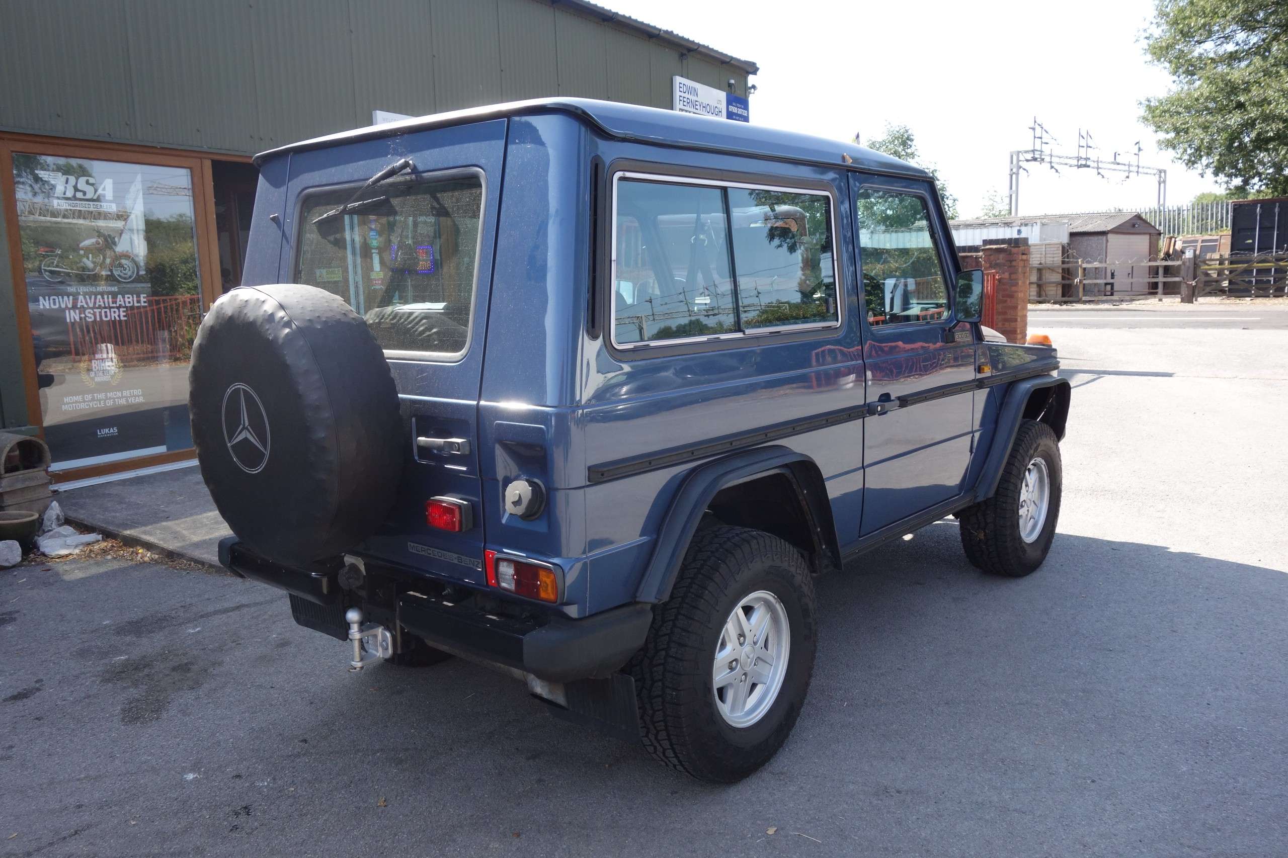 A 1989 MERCEDES-BENZ 300 GD M2 A 1989 MERCEDES-BENZ 300 GD M2