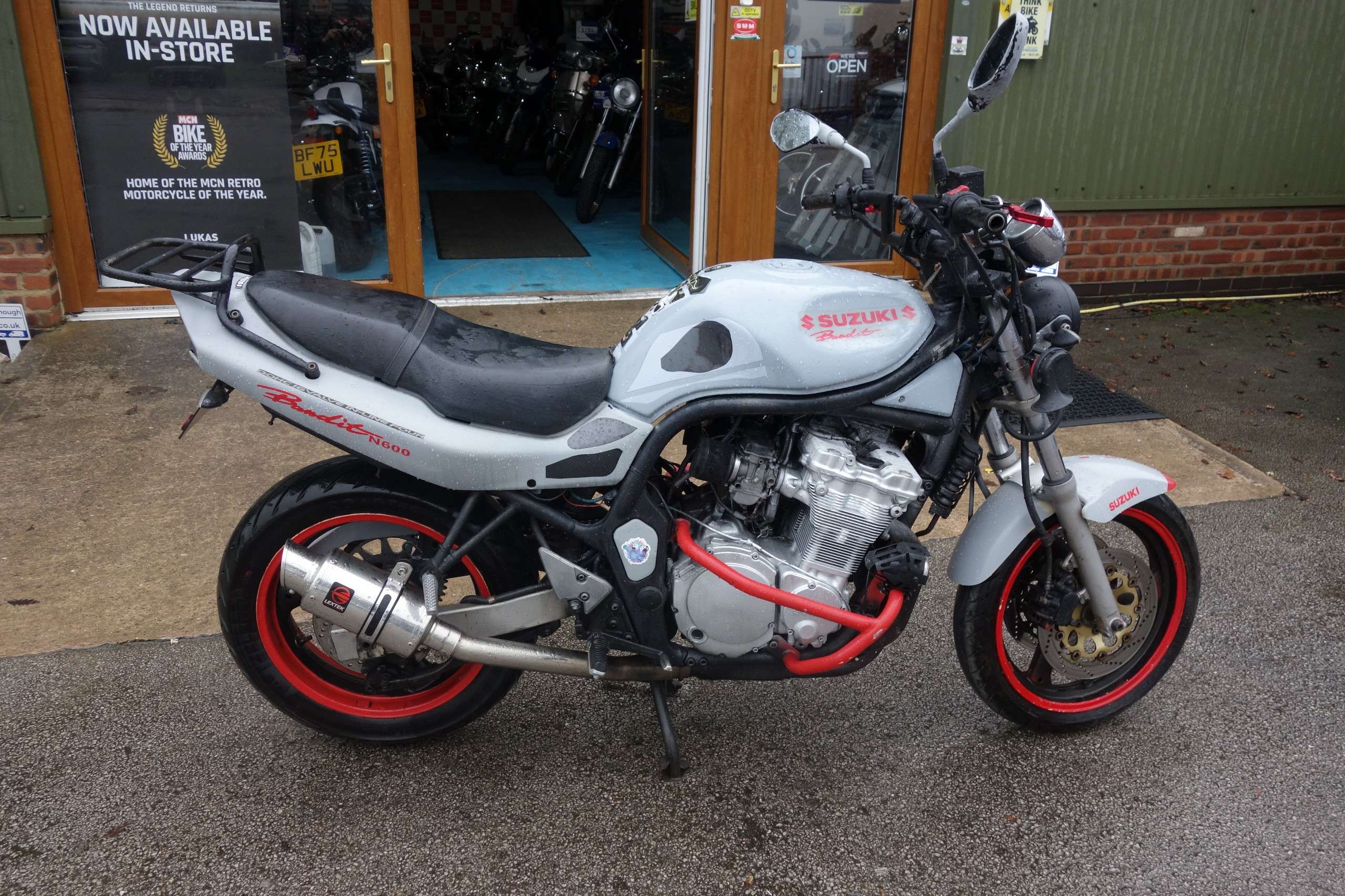 A 1997 SUZUKI GSF BANDIT 600 A 1997 SUZUKI GSF BANDIT 600