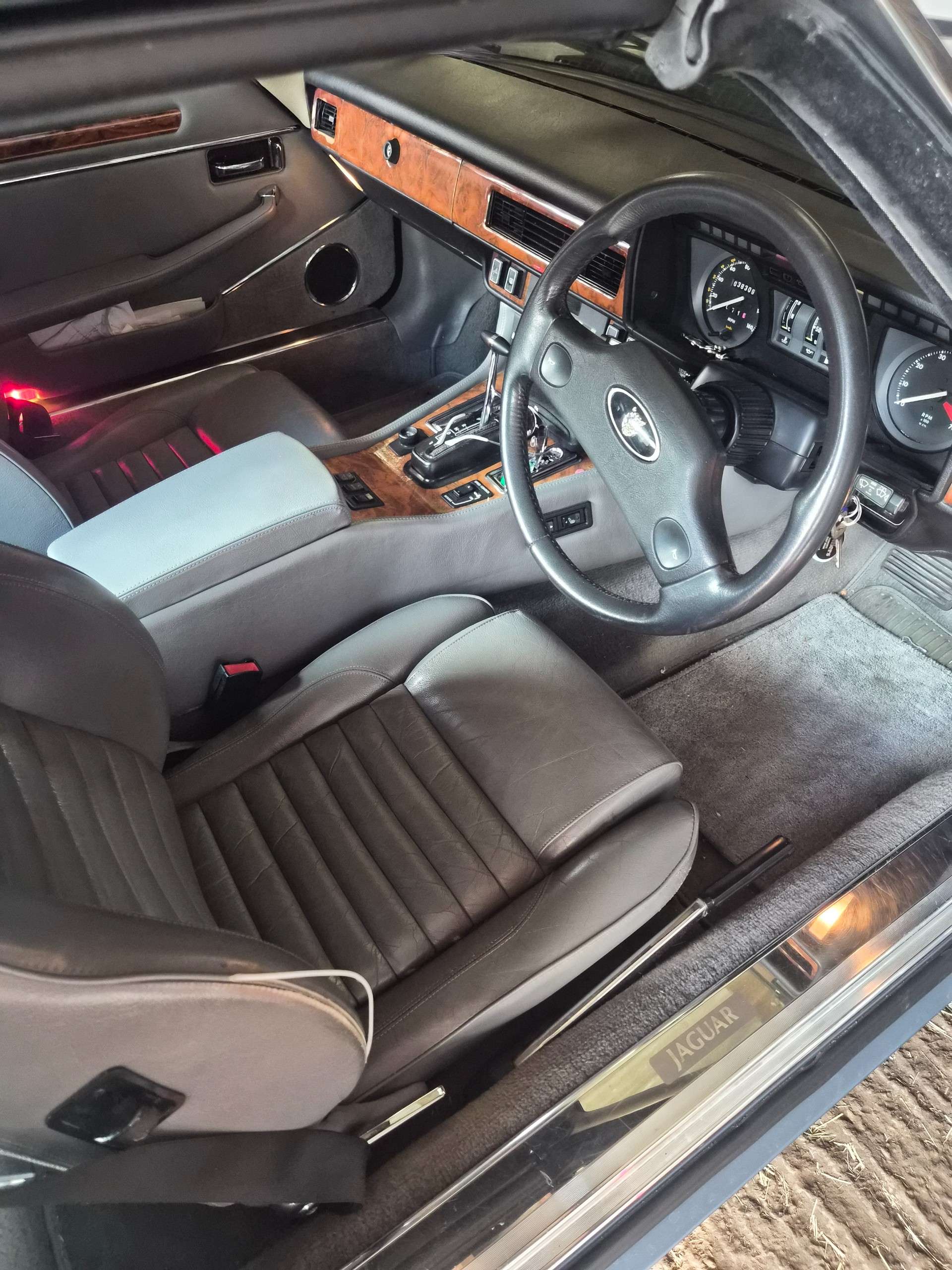 A 1988 JAGUAR XJS V12 5.3 A 1988 JAGUAR XJS V12 5.3