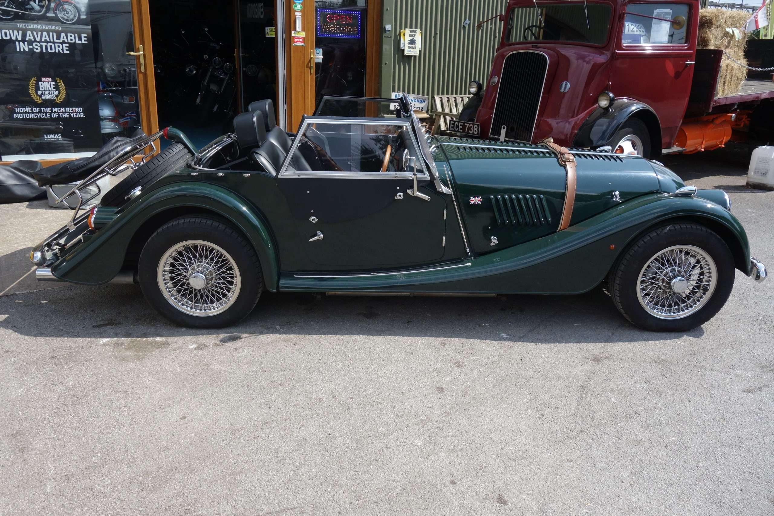 A 2002 MORGAN 4/4 1.8 Convertible 2dr Petrol Manual (2 seat) (196 g/km, 114 bhp) A 2002 MORGAN 4/4 1.8 Convertible 2dr Petrol Manual (2 seat) (196 g/km, 114 bhp)