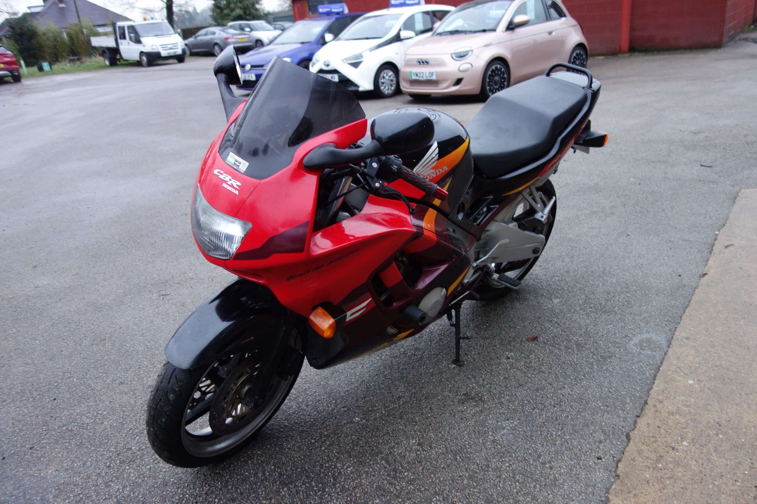 A 1996 HONDA CBR 600 F A 1996 HONDA CBR 600 F