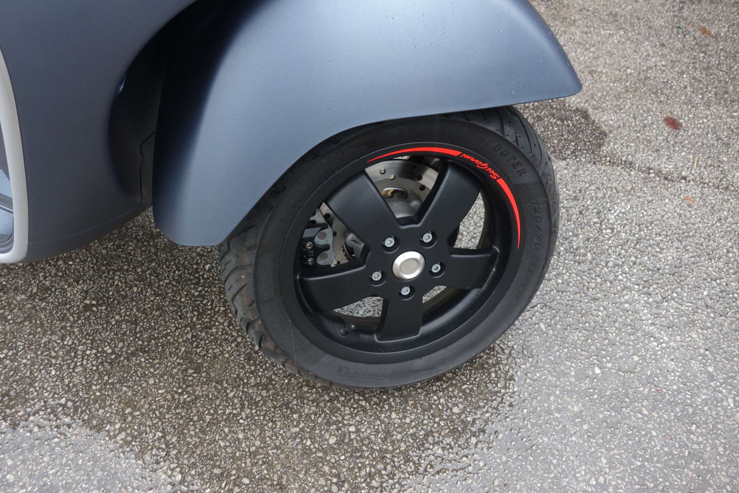 A 2021 PIAGGIO VESPA 300 Sei Giorni Scooter Petrol CVT Euro 5 (24 ps) A 2021 PIAGGIO VESPA 300 Sei Giorni Scooter Petrol CVT Euro 5 (24 ps)