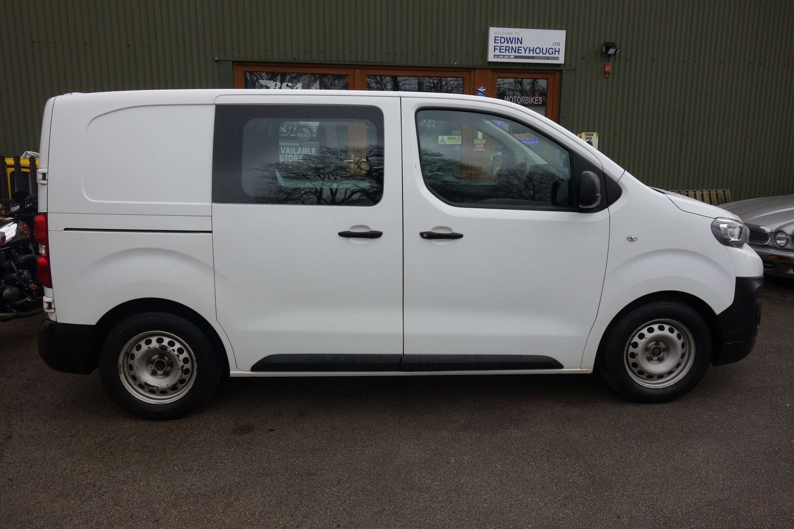 A 2021 PEUGEOT EXPERT 1.5 BlueHDi 1000 Professional Compact Panel Van 6dr Diesel Manual SWB Euro 6 (s/s) (100 bhp) A 2021 PEUGEOT EXPERT 1.5 BlueHDi 1000 Professional Compact Panel Van 6dr Diesel Manual SWB Euro 6 (s/s) (100 bhp)