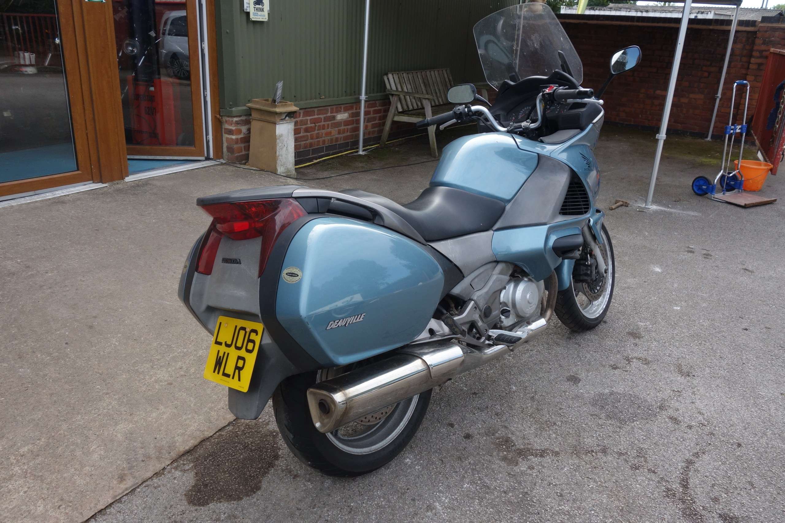 A 2006 HONDA NT Deauville 700 Tourer Petrol Manual Euro 3 (65 ps) A 2006 HONDA NT Deauville 700 Tourer Petrol Manual Euro 3 (65 ps)