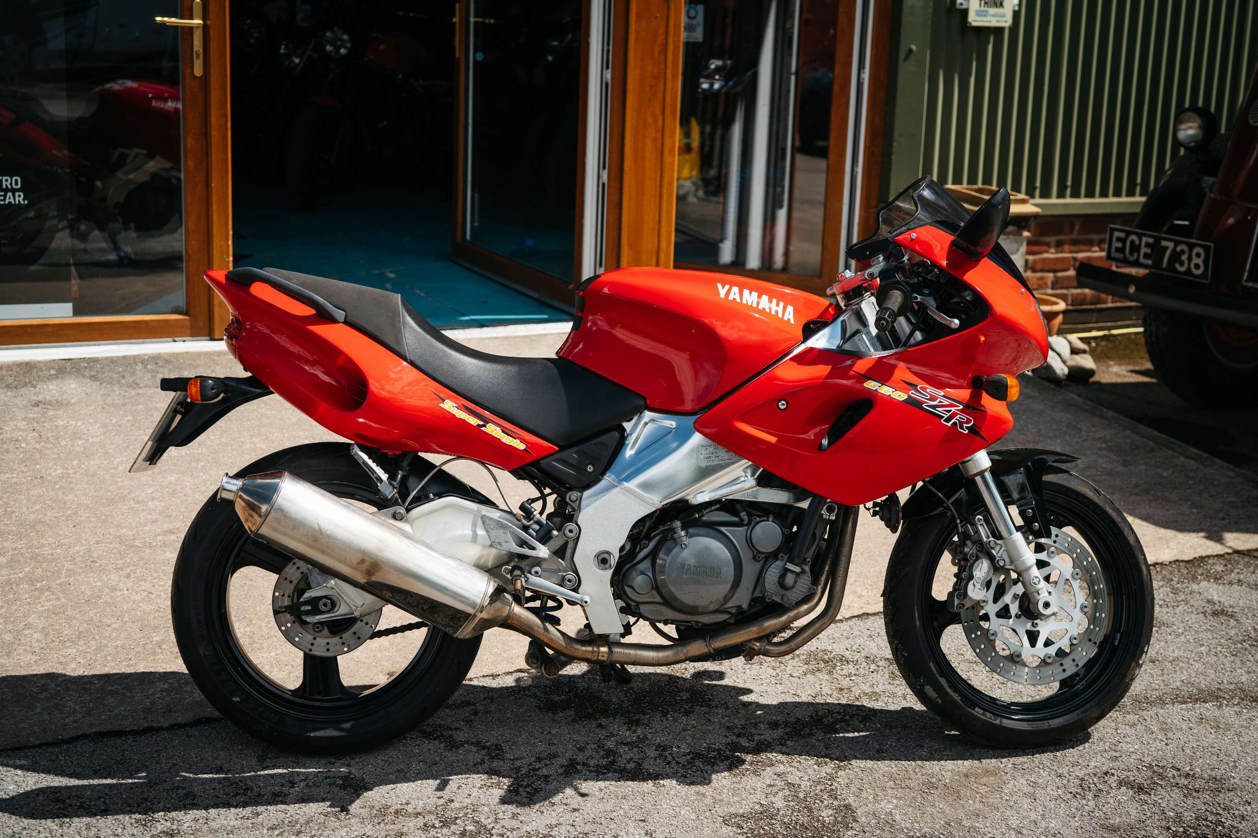 A 1997 YAMAHA SZR 660 A 1997 YAMAHA SZR 660
