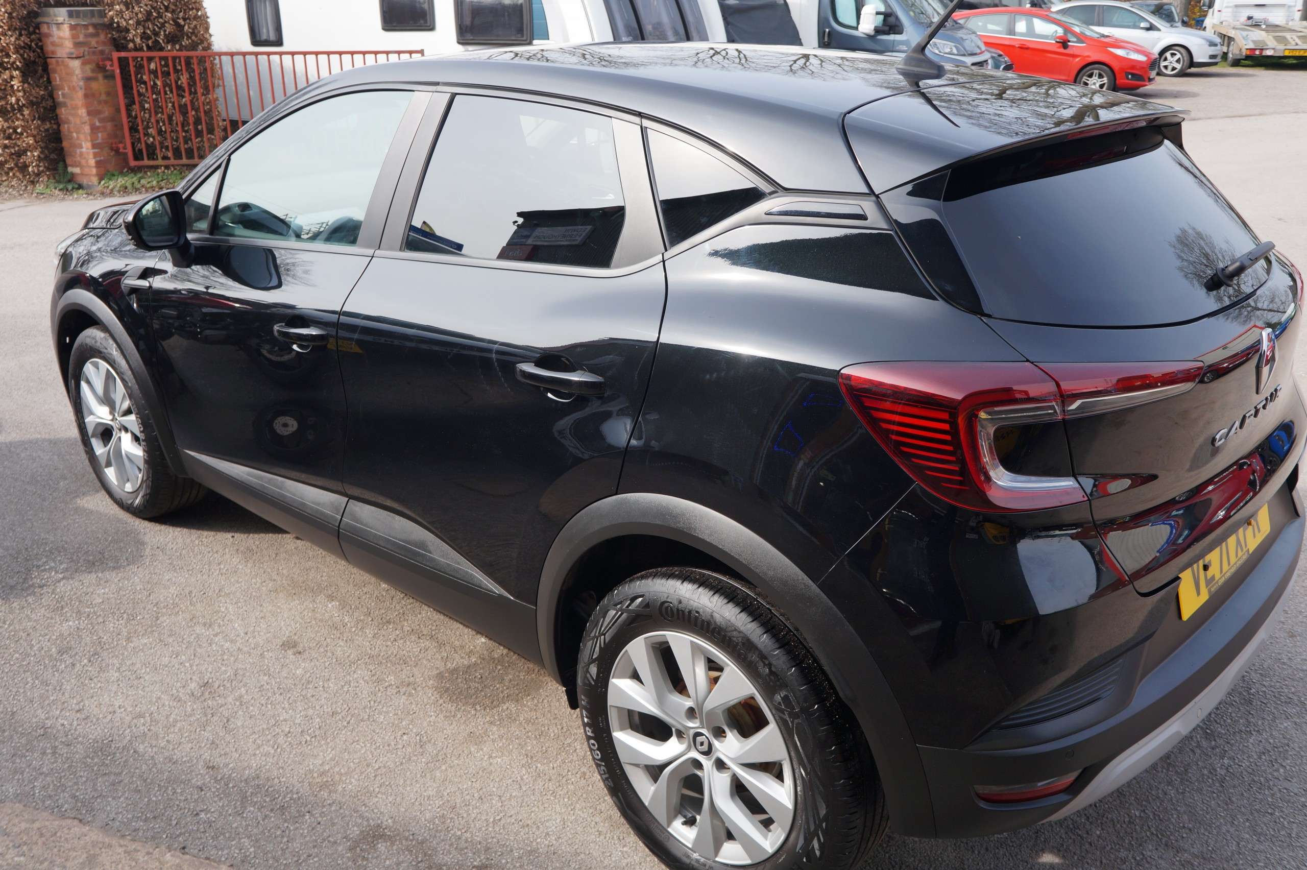 A 2022 RENAULT CAPTUR 1.0 TCe Iconic SUV 5dr Petrol Manual Euro 6 (s/s) (90 ps) A 2022 RENAULT CAPTUR 1.0 TCe Iconic SUV 5dr Petrol Manual Euro 6 (s/s) (90 ps)