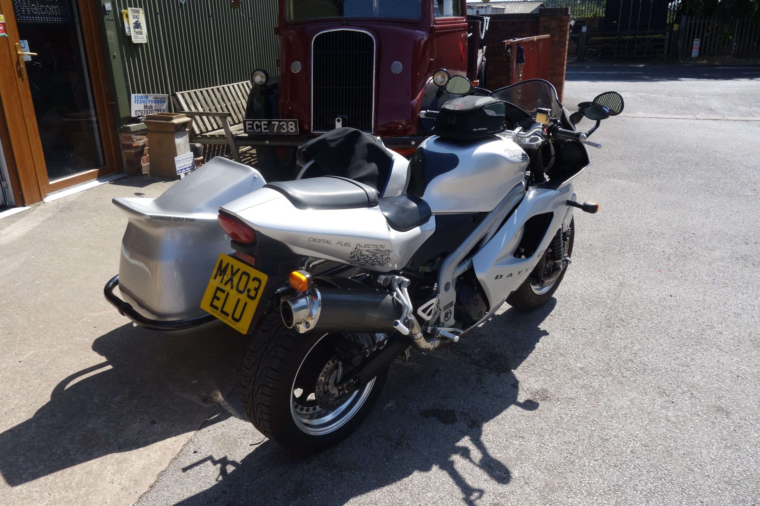 A 2003 TRIUMPH DAYTONA SIDECAR A 2003 TRIUMPH DAYTONA SIDECAR