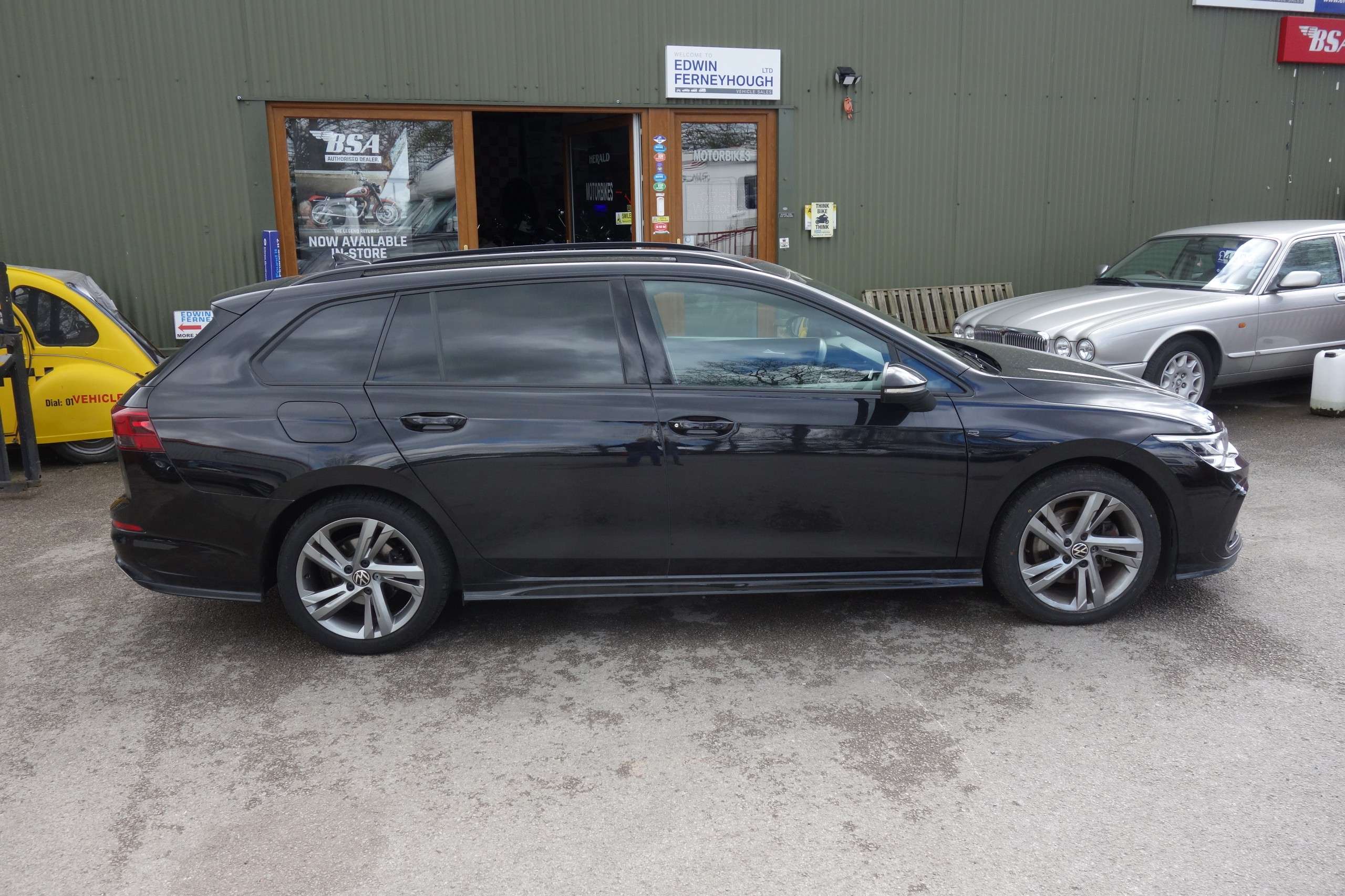 A 2022 VOLKSWAGEN GOLF 2.0 TDI R-Line Estate 5dr Diesel DSG Euro 6 (s/s) (150 ps) A 2022 VOLKSWAGEN GOLF 2.0 TDI R-Line Estate 5dr Diesel DSG Euro 6 (s/s) (150 ps)