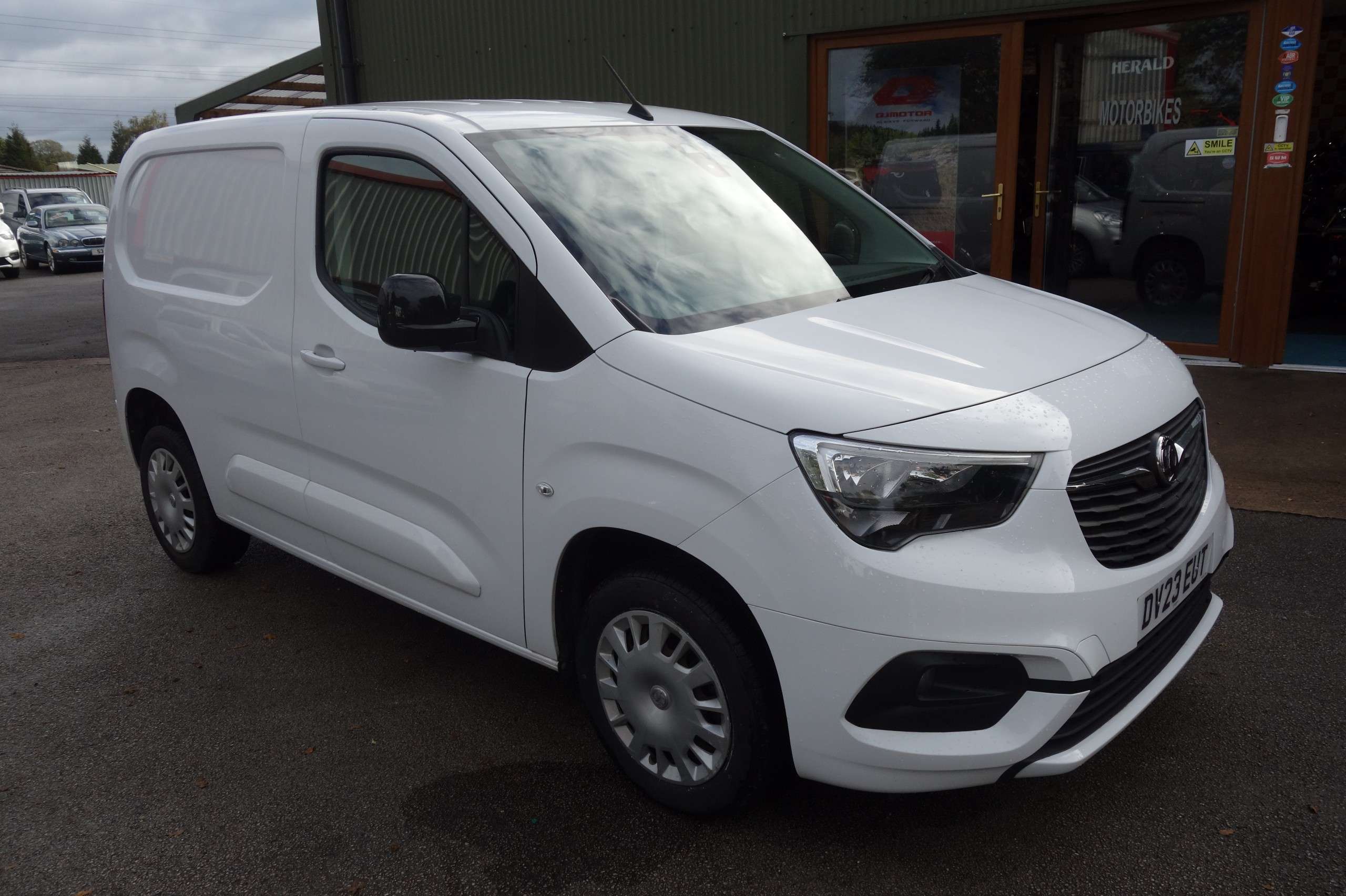 A 2023 VAUXHALL COMBO 1.5 Turbo D 2300 Pro Panel Van 5dr Diesel Manual L1 H1 Euro 6 (s/s) (100 ps) A 2023 VAUXHALL COMBO 1.5 Turbo D 2300 Pro Panel Van 5dr Diesel Manual L1 H1 Euro 6 (s/s) (100 ps)